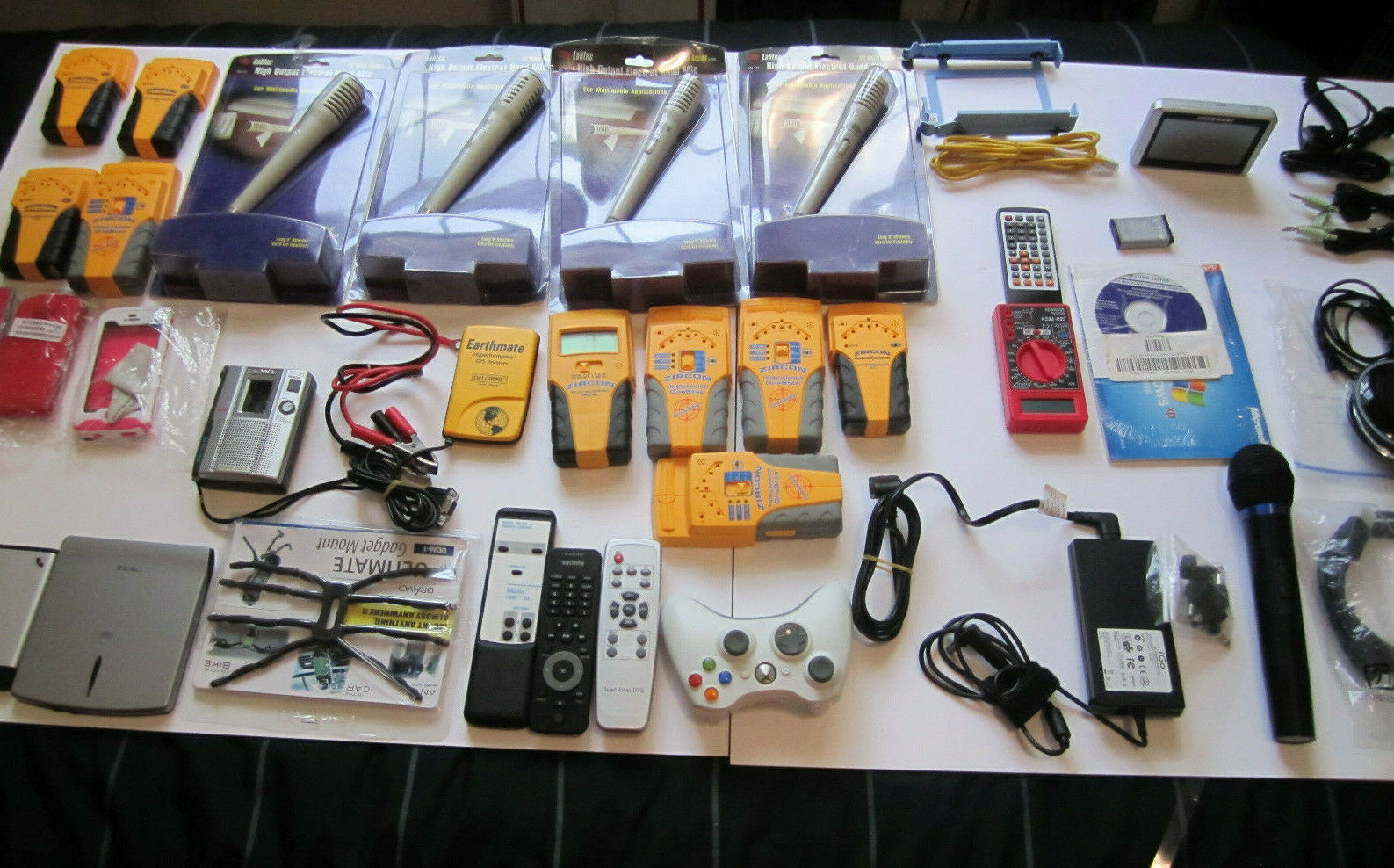 Mixed Lot of Electronics, remotes, Mics, and more… Q