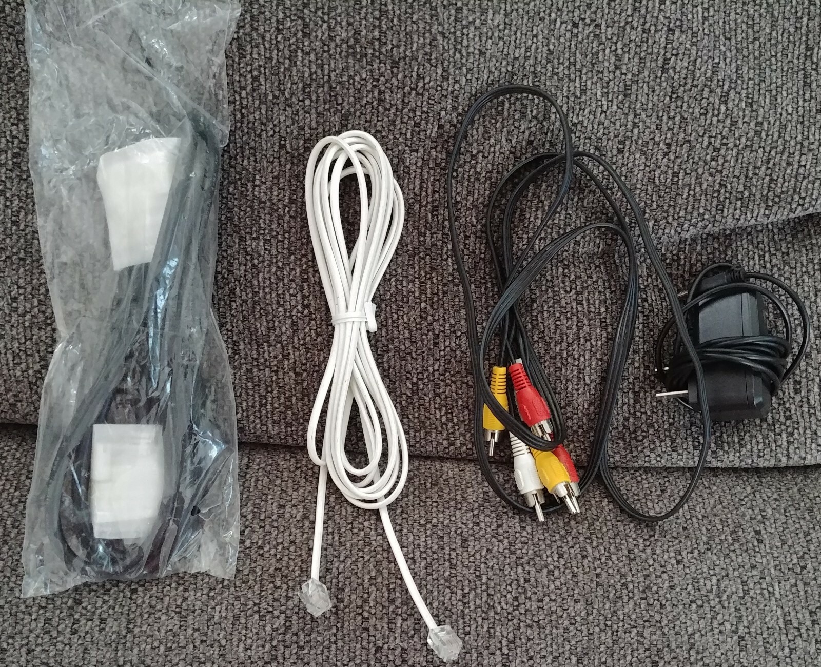 Set of 4 Miscellaneous cables (1 DVI cable) (1 3-RCA red, white & yellow)
