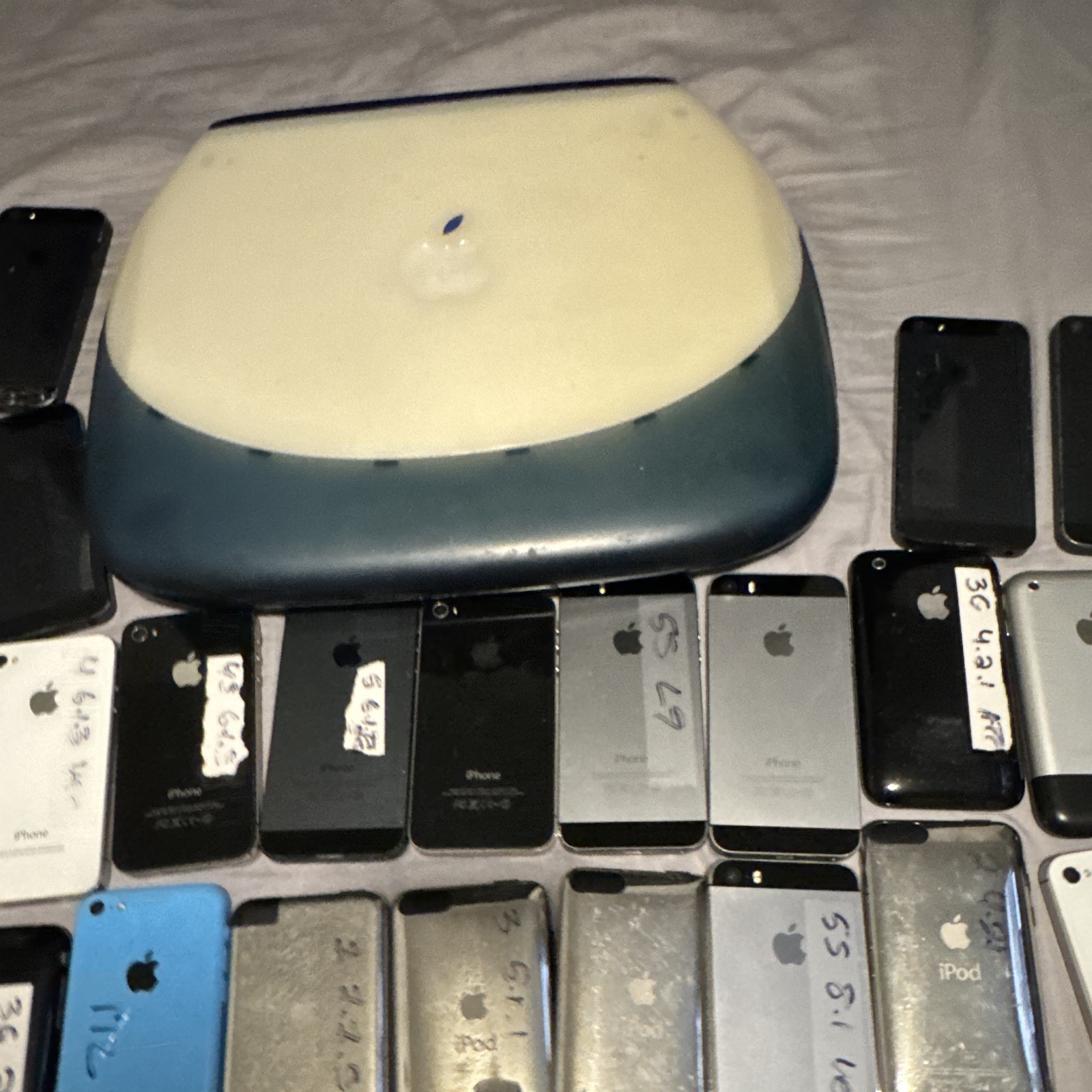 Apple Mixed Lot w/ Assorted iPhone, iPod, & other Devices.