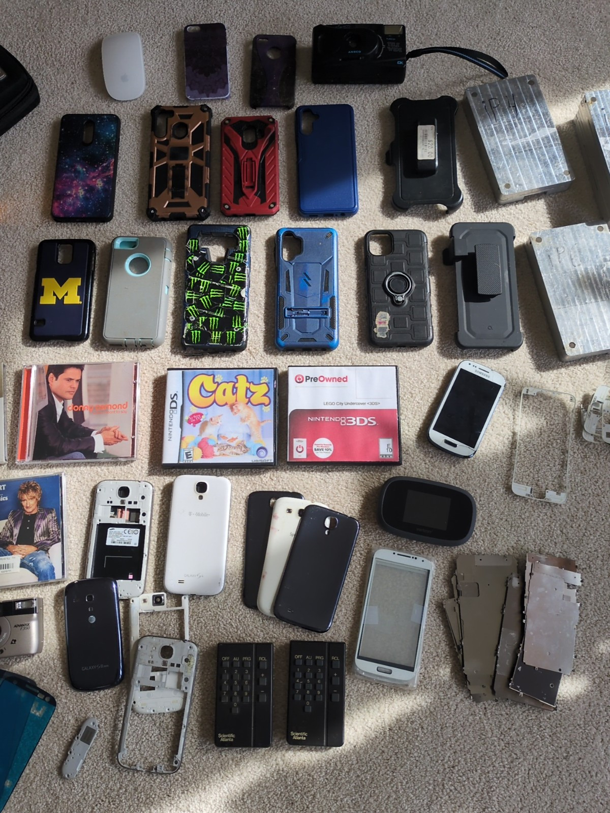 Huge Electronics Lot Phone Cases CDs Cameras Repair Parts Apple Nintendo 3DS