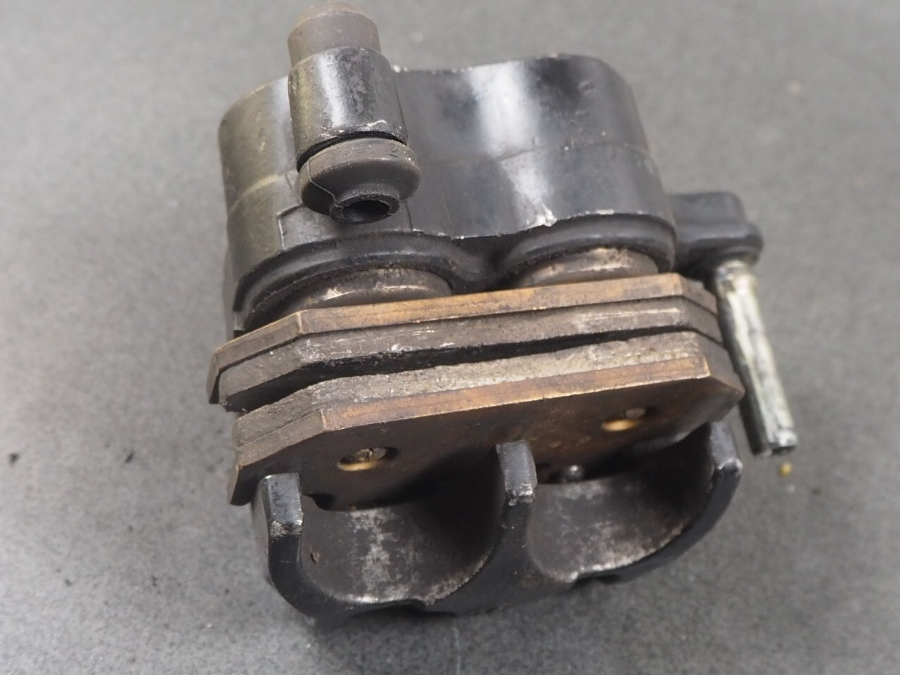 HONDA GL1500 1989 45201-MT8-006 CALIPER FR BRAKE RH 12129