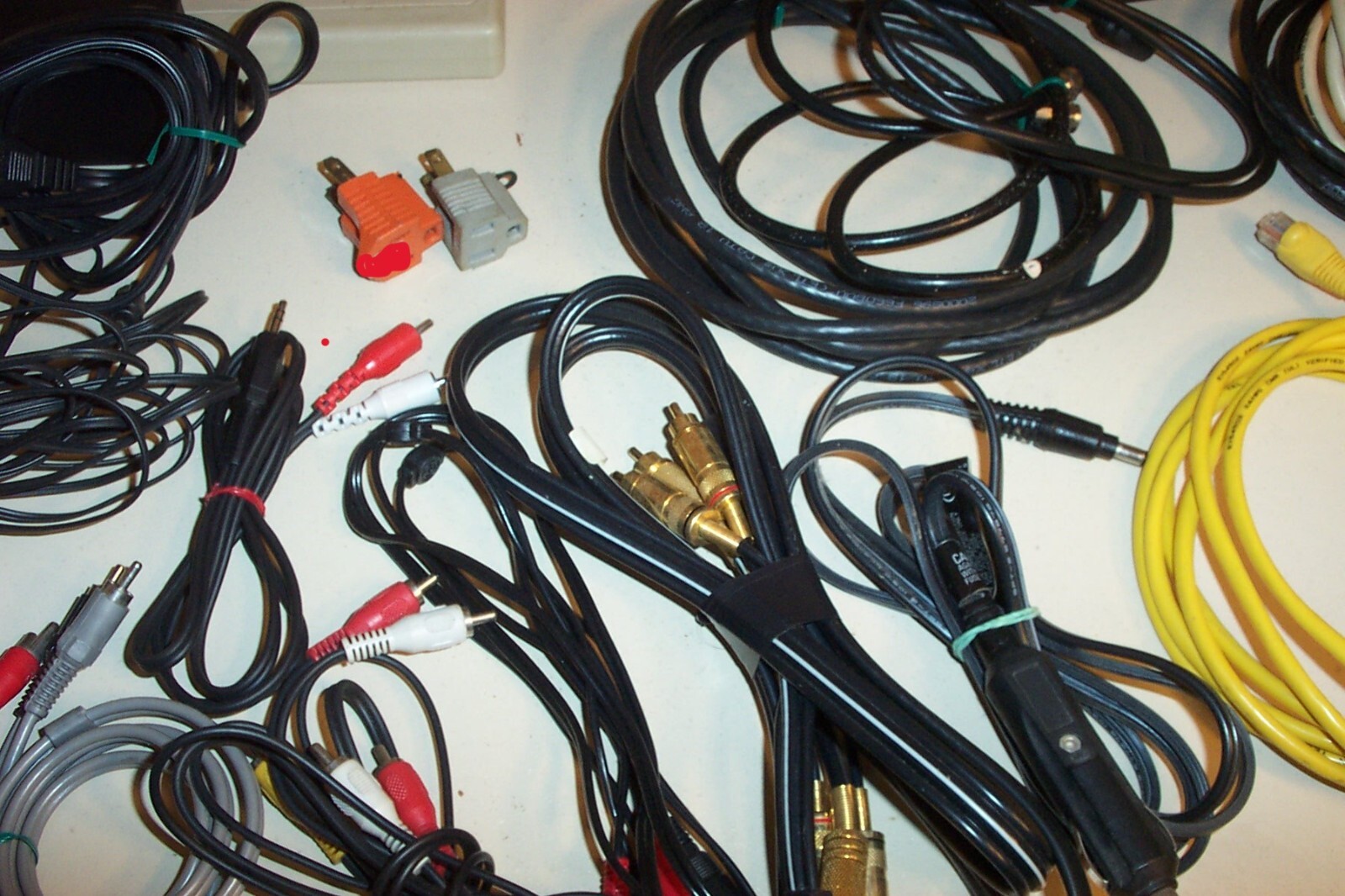 HUGE LOT for Electronics, CABLES, ADAPTERS VTG ANTENNA, AUDIO VIDEO, Speaker etc
