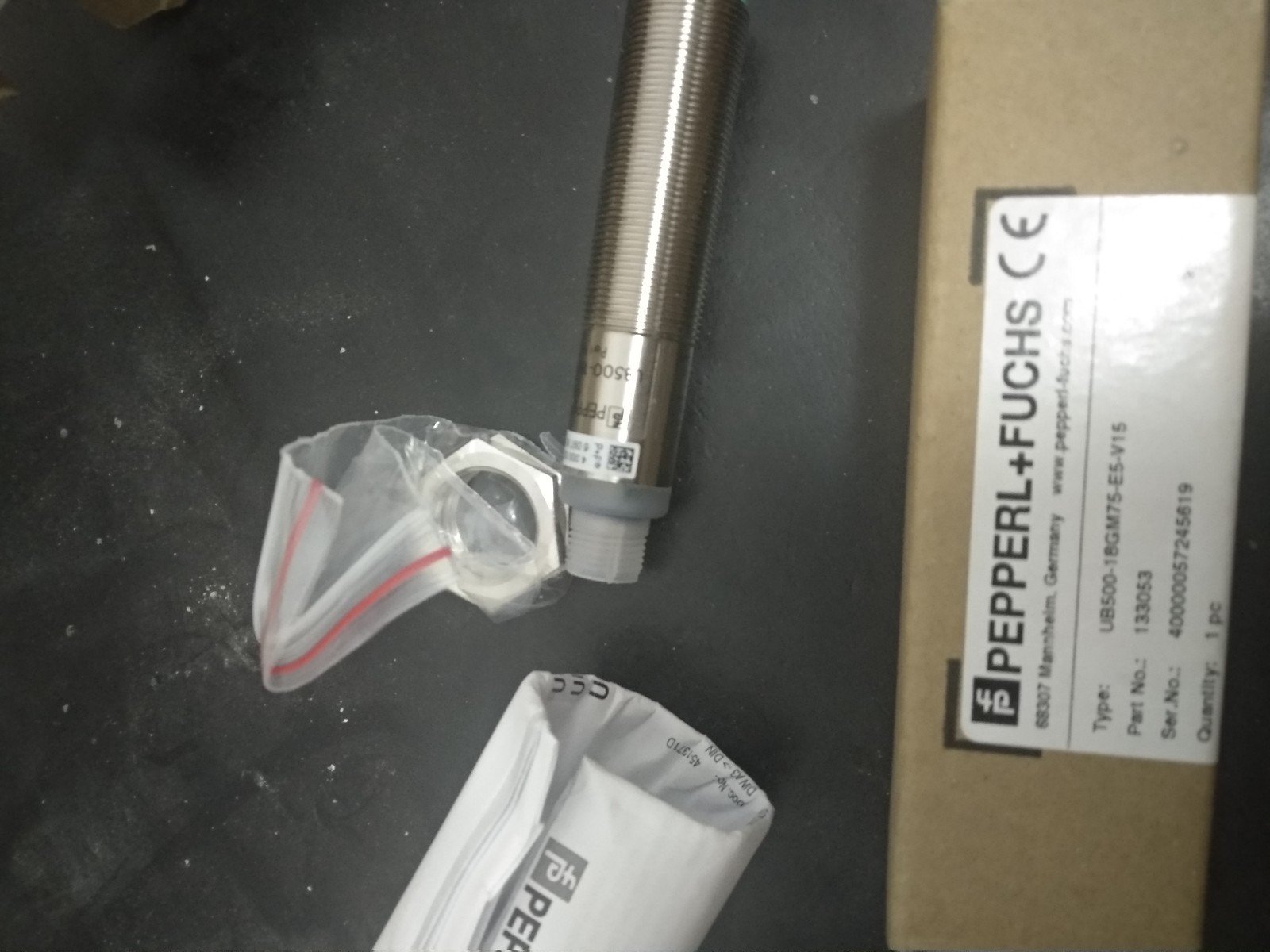 Pepperl-Fuchs sensor UB500-18GM75-E5-V15 IN NEW BOX ALL NEW