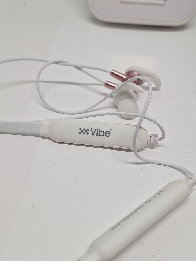 Mixed Lot of Electronics: Headphones, Speakers Working