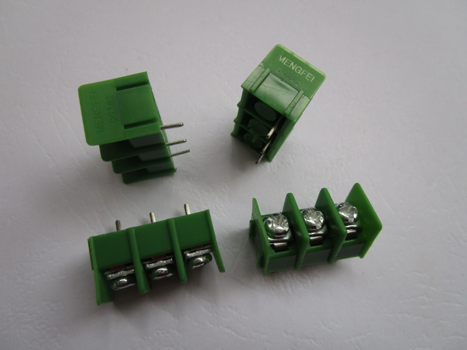 100 pcs Screw Terminal Block Connector 3 pin 7.62mm Green Barrier Type DG7.62