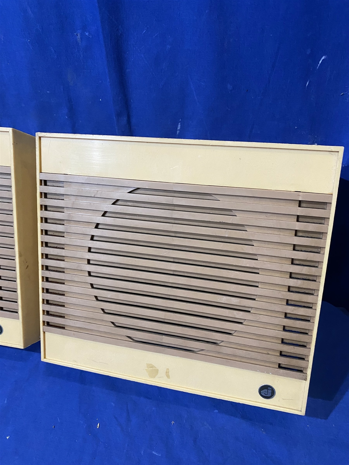 Lot of 2 4J Four Jay 8″ Speakers in Cabinets PA System 8-316-8W and 8-480O-8