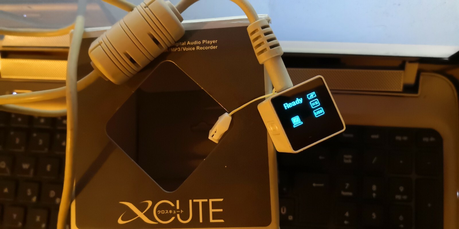 XCute XC090 MP3 Player 1GB / White Pearl color