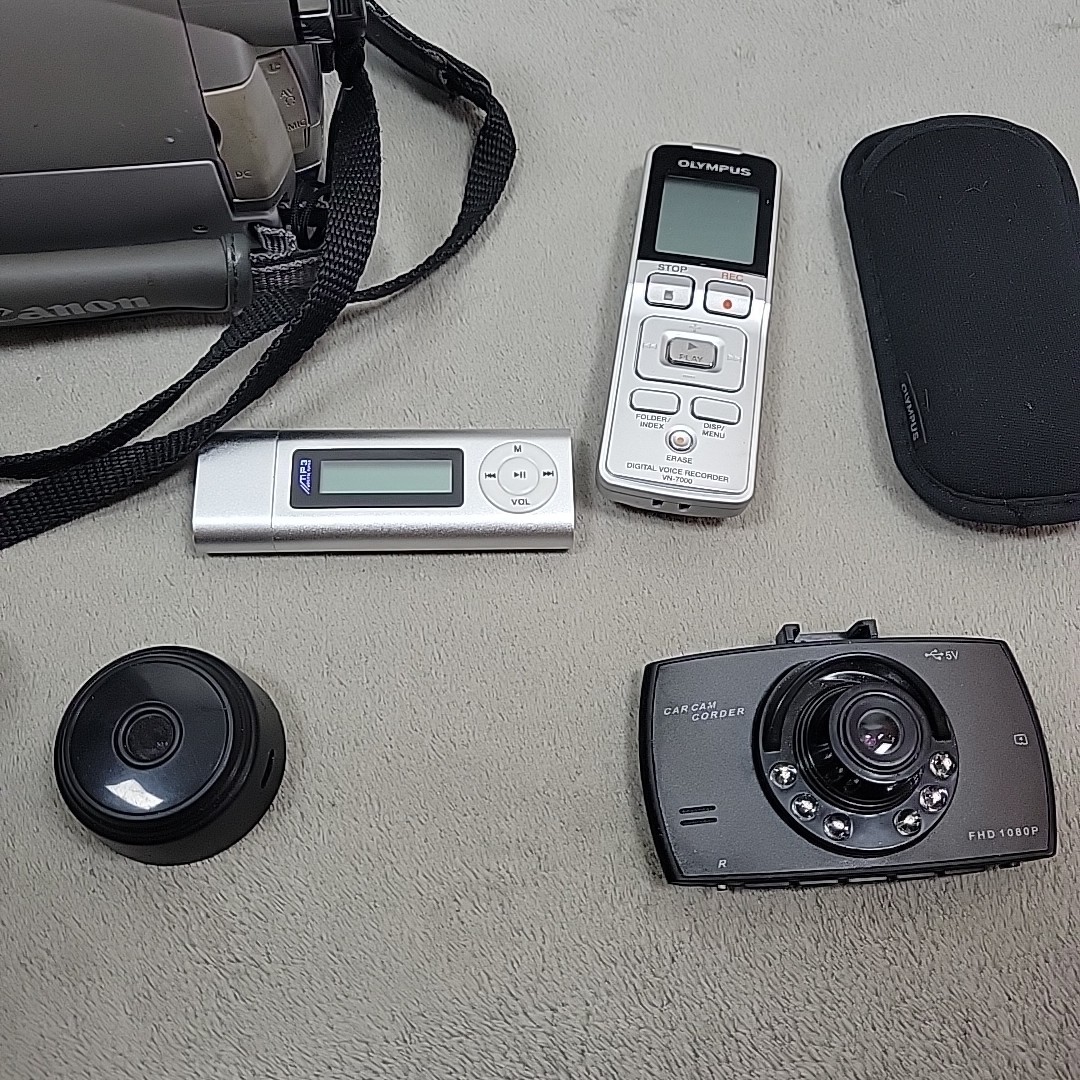 Electronics Lot Olympus Recorder Canon ZR40 MP3 Player FOR PARTS
