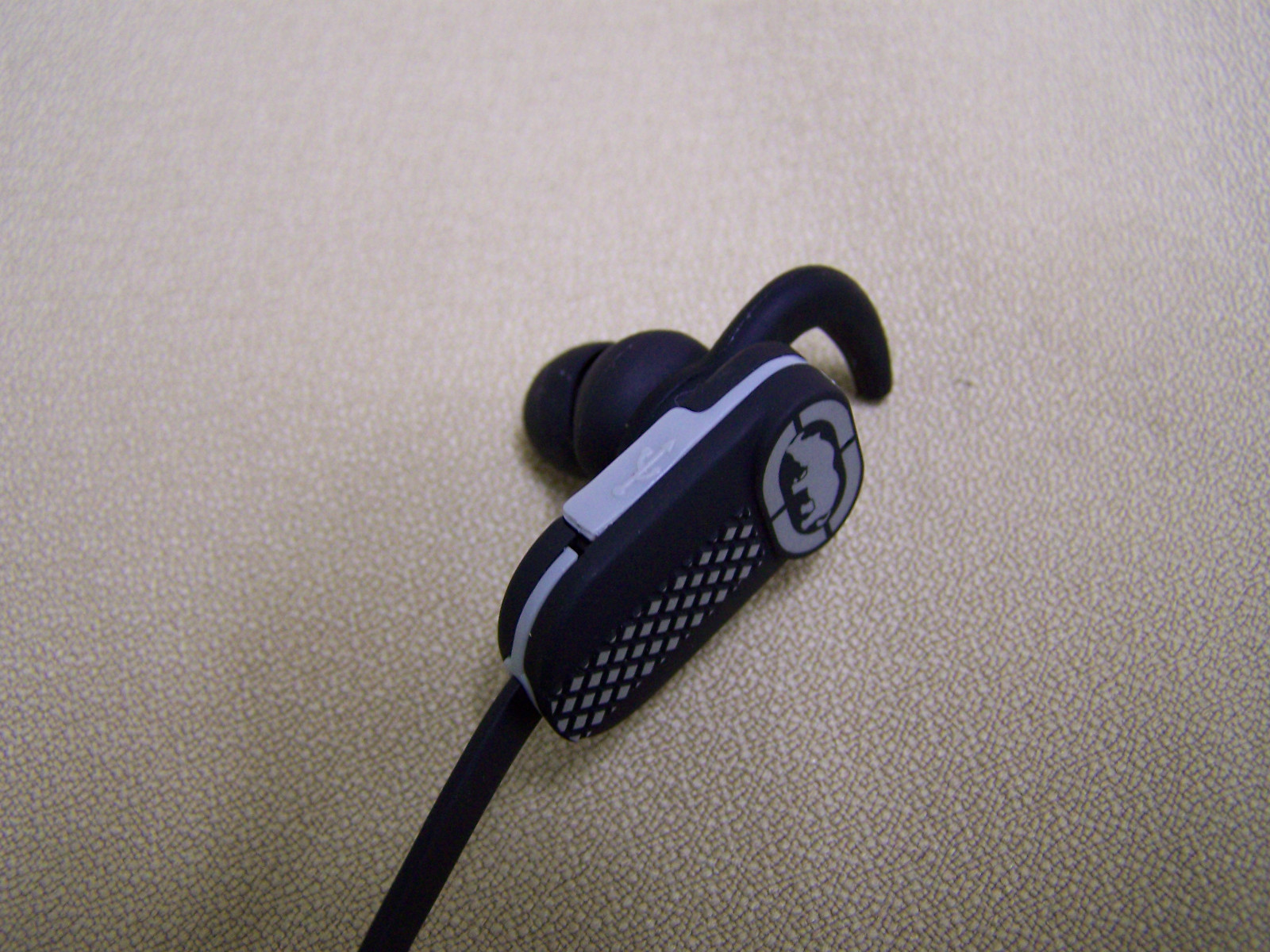ECKOUNLTD Runner Bluetooth Earphones Black earbuds