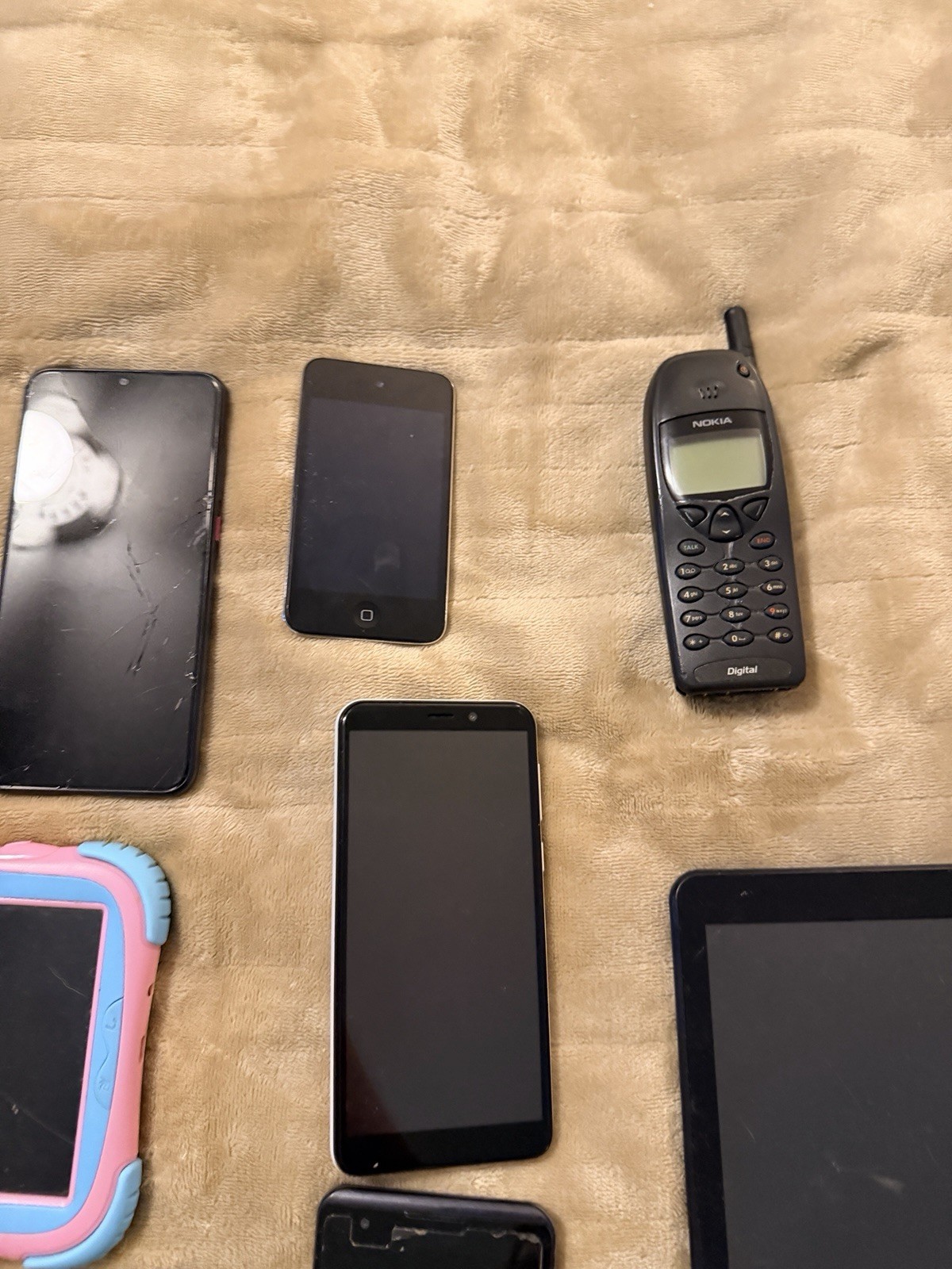 Lot Of 25x Phones and Tablets (Apple, Samsung, Amazon, etc.) 🔥🔥
