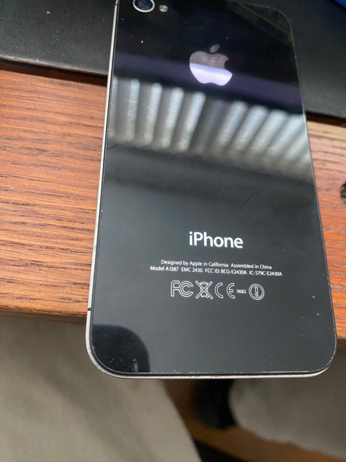 old apple iphones/ipod multiple items bundle