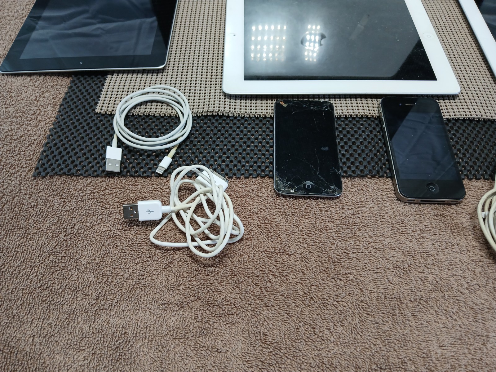 JUNK LOT OF 10*APPLE*MAC BOOK/IPADS/IPHONE/IPOD/ACCS*SP*ID*NT*MP*SAI