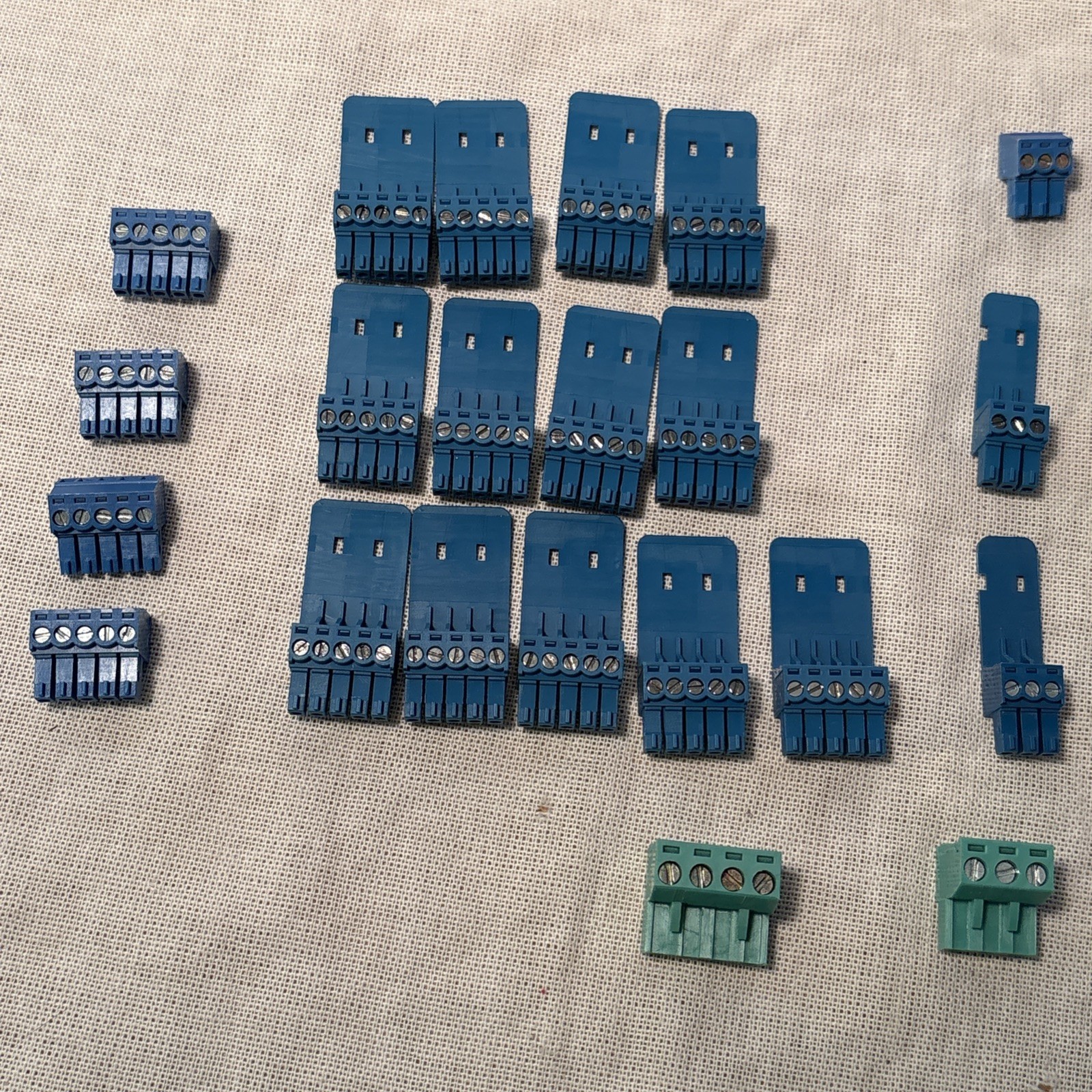 A Lot Of 36 Phoenix Connectors Blue And Green