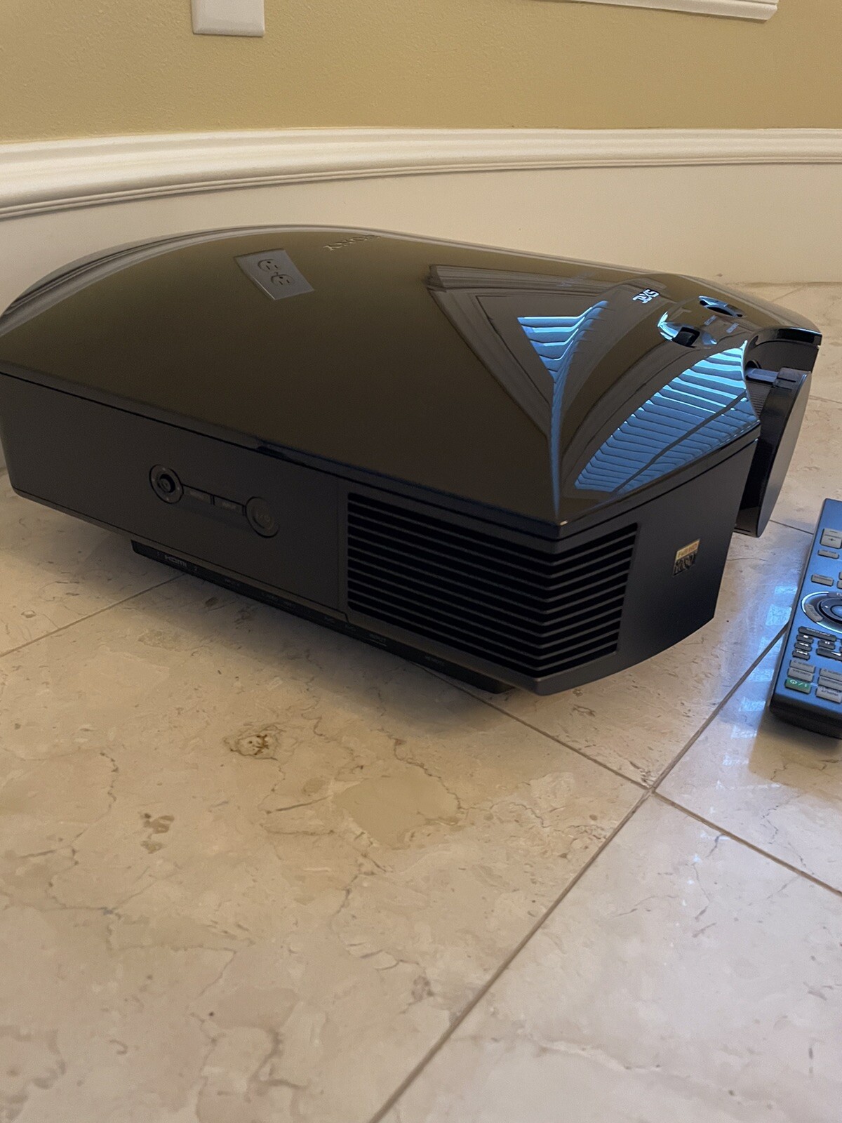 BARELY USED Home Theater Bundle Da-Lite Sony Definitive Technology And Klipsch
