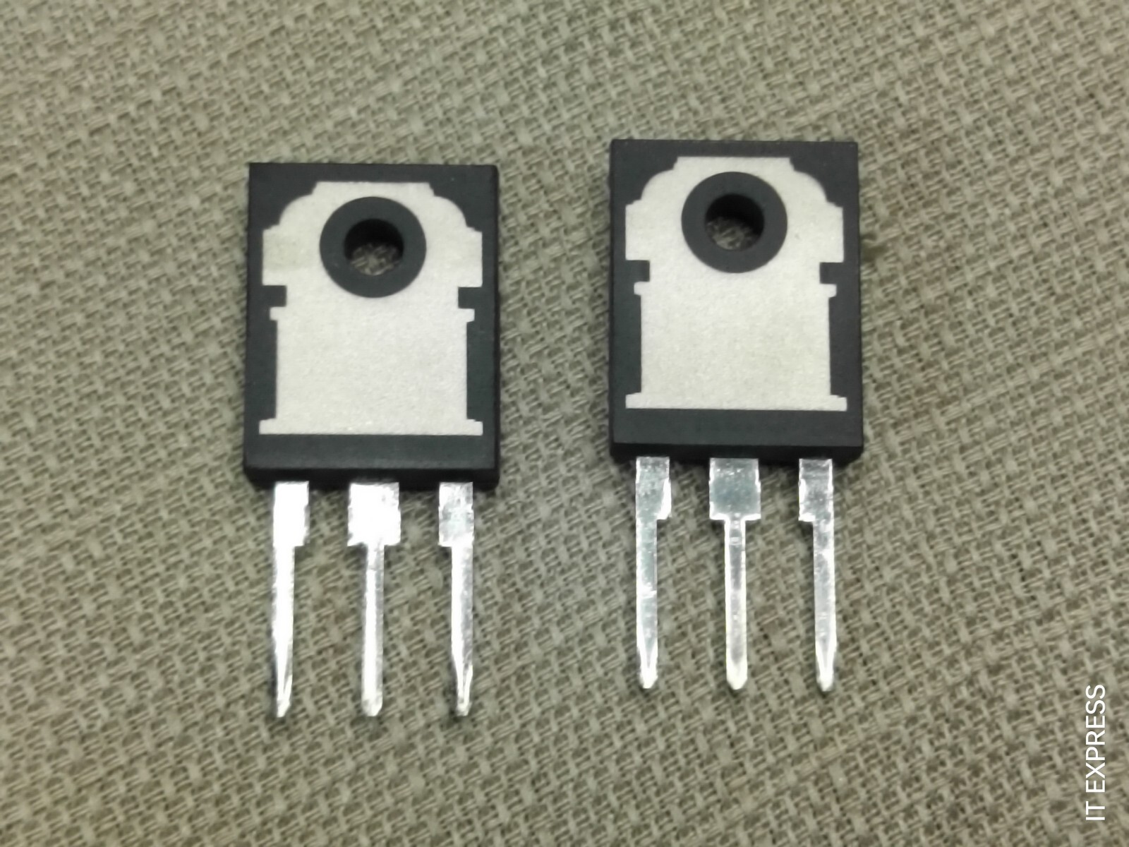 1x – ST MICRO MOSFET N-CHANNEL 500V TO-247 Powermesh 14A