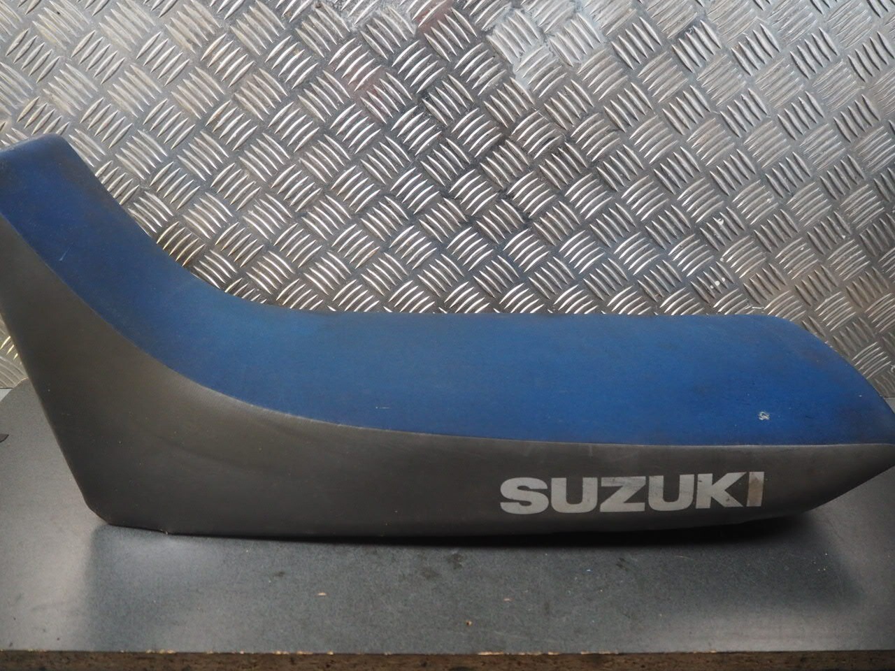 SUZUKI DR800 1992 45100-31D02 SEAT 12939
