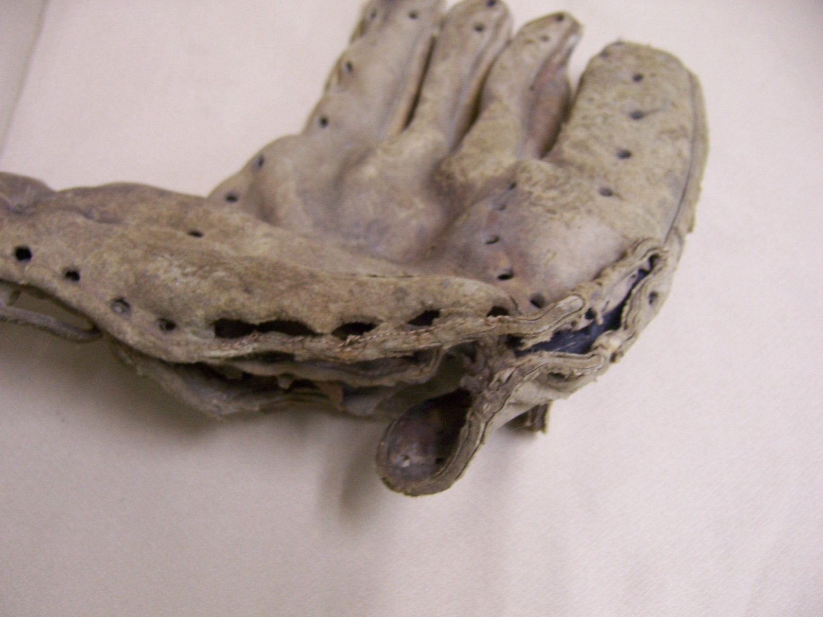 antique Baseball Glove Mit Leather for display only RIVER SALVAGE