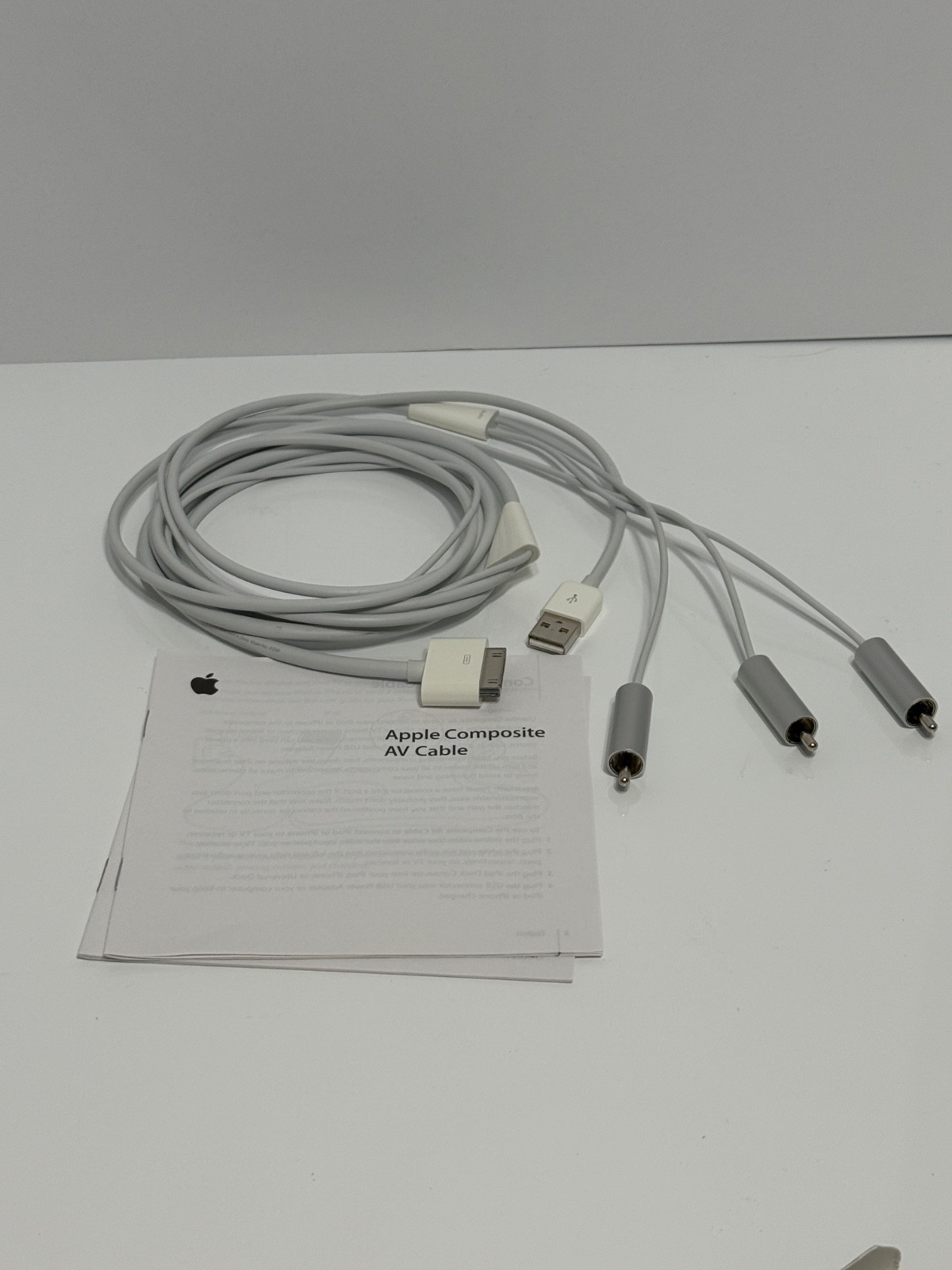 Apple iPod Composite AV Cable; For iPods with 30-Pin Connectors