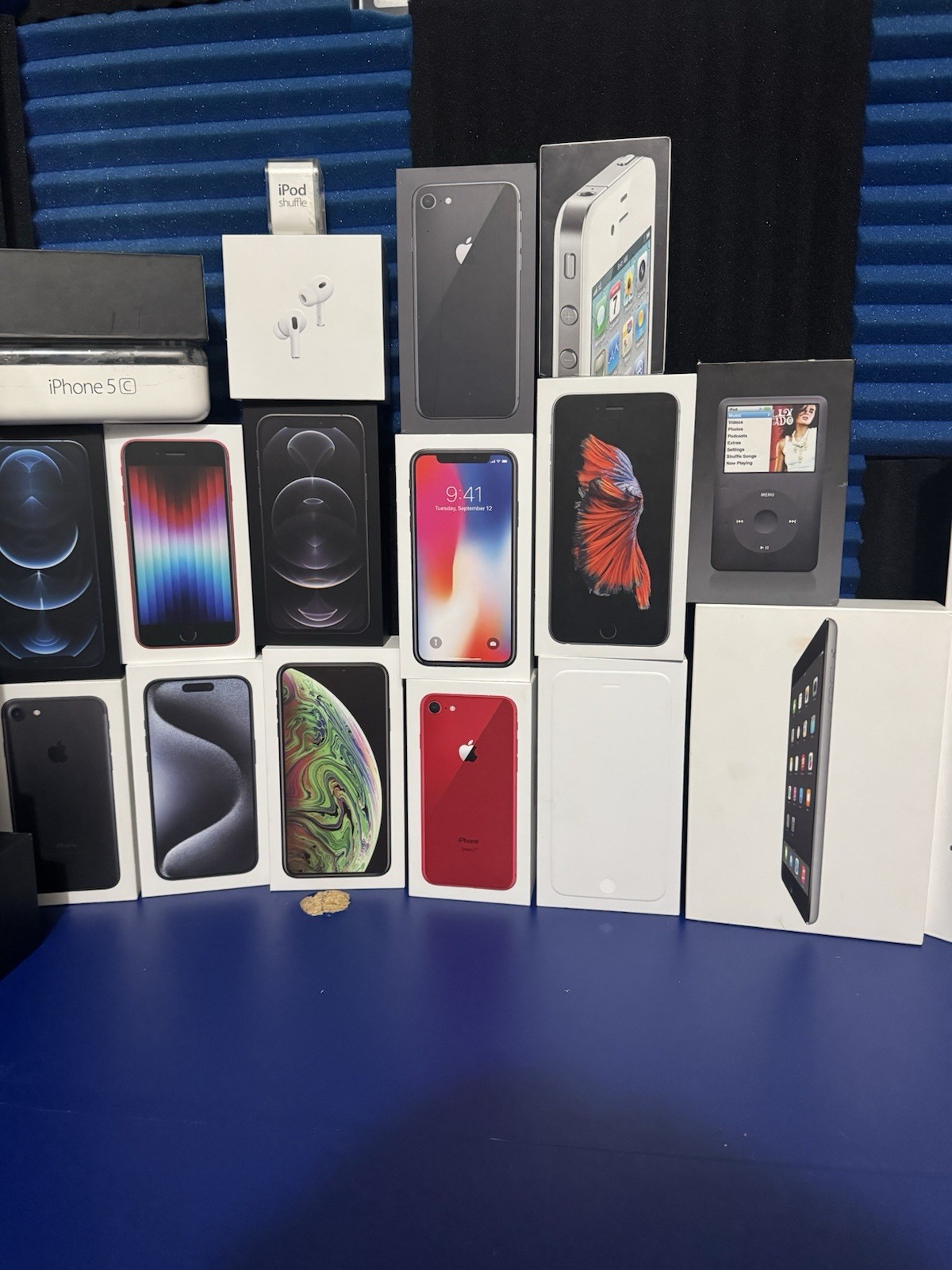 Apple Mixed Lot of 28 iPhone, iPad, Apple Watch, AirPods, iPod – Empty Boxes