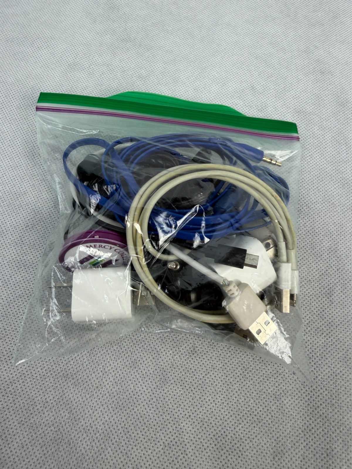 Miscellaneous Electronics Speakers, Cords, Microphones – Conditions Unkown
