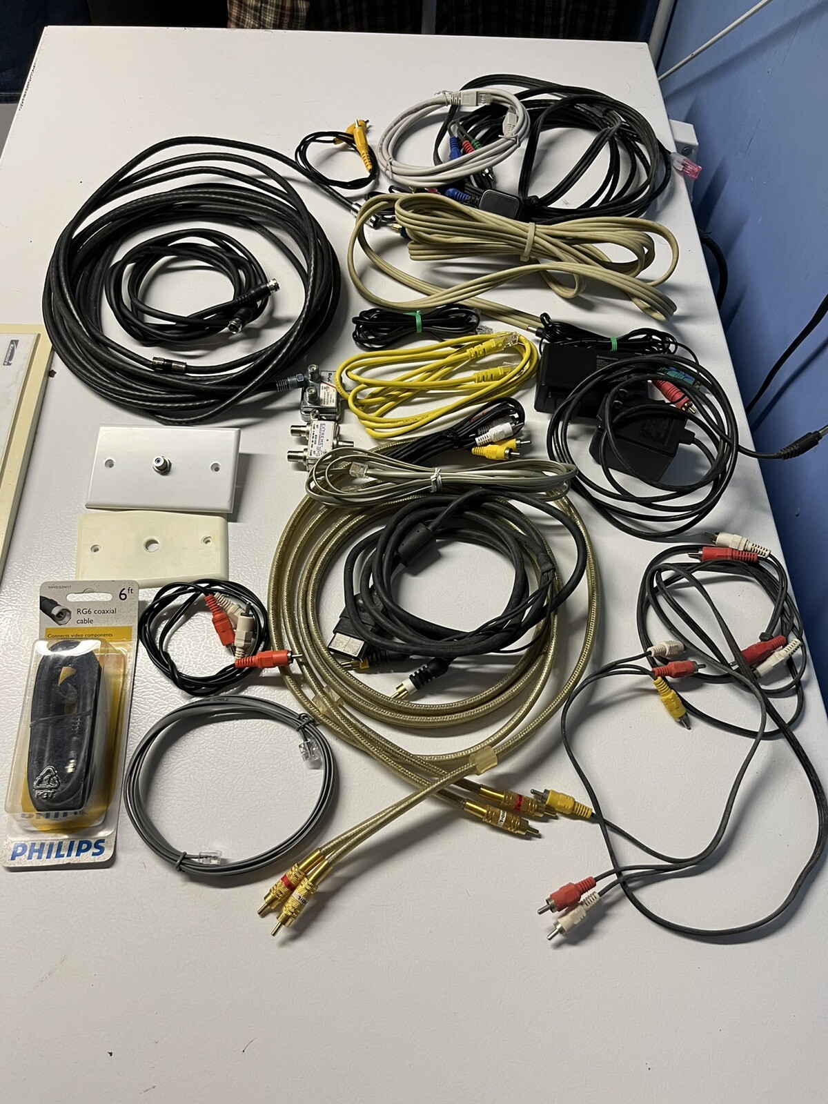 Lot Of Miscellaneous Electronic Cables.
