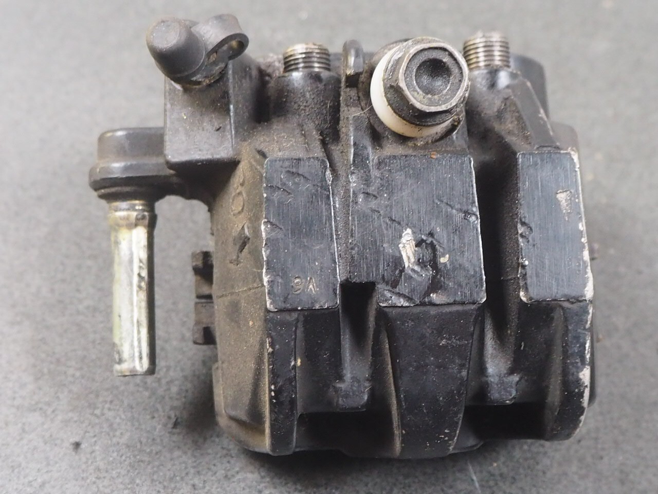 HONDA GL1500 1989 45201-MT8-006 CALIPER FR BRAKE RH 12129
