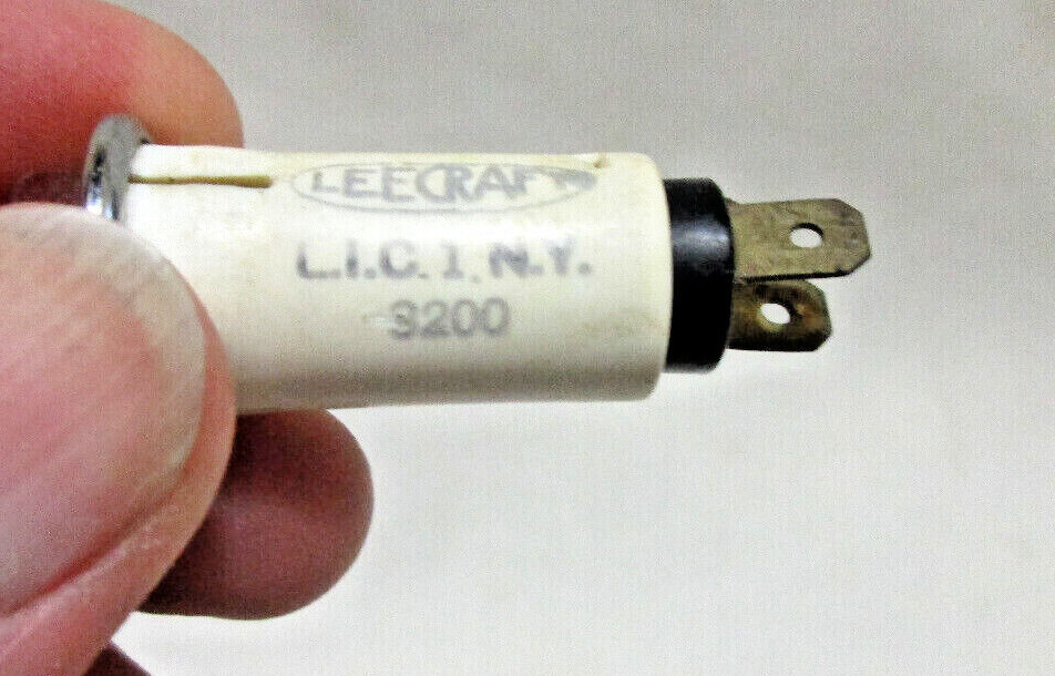 (2) LEECRAFT Series 32 “Snaplites” 14V, Flat Cylinder Lens, Red or White