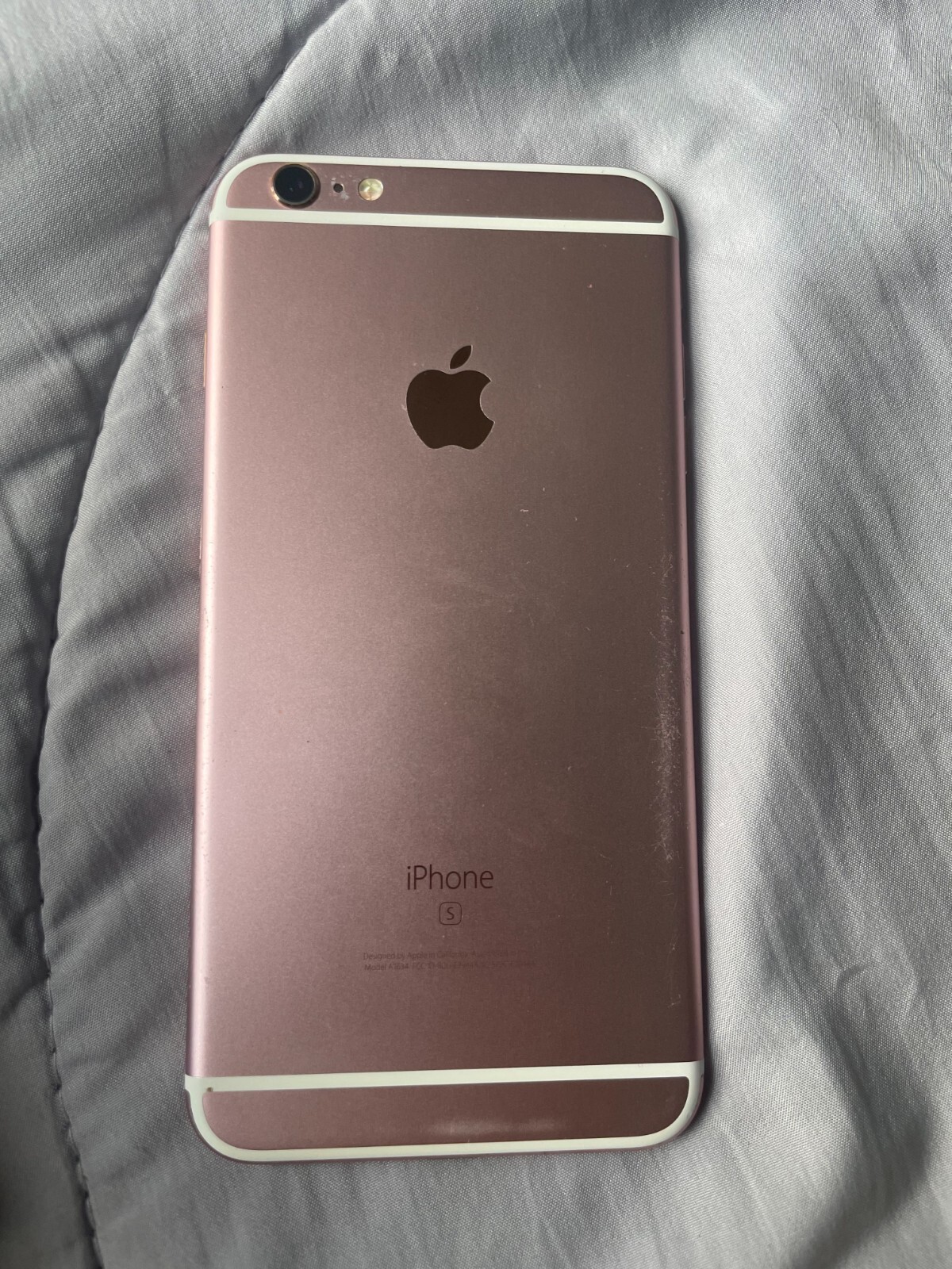 5 Used and Broken Iphones (2 Working, 3 Broken) 