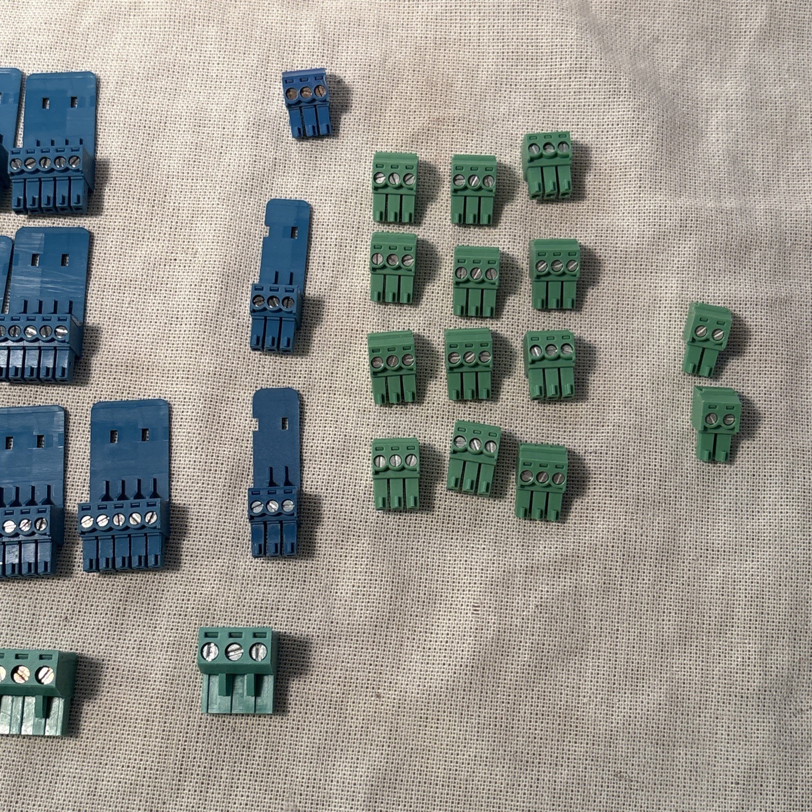 A Lot Of 36 Phoenix Connectors Blue And Green