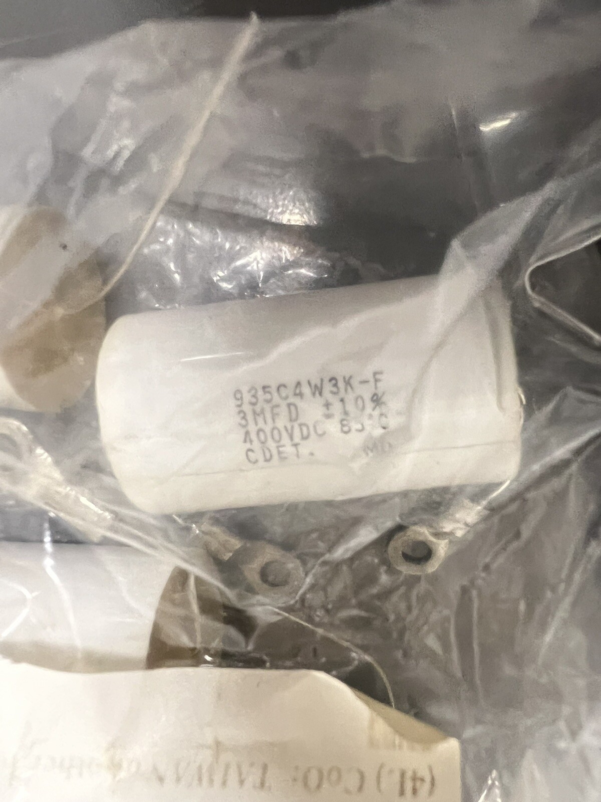 Lot of 935C4W3K capcaitors and resistor