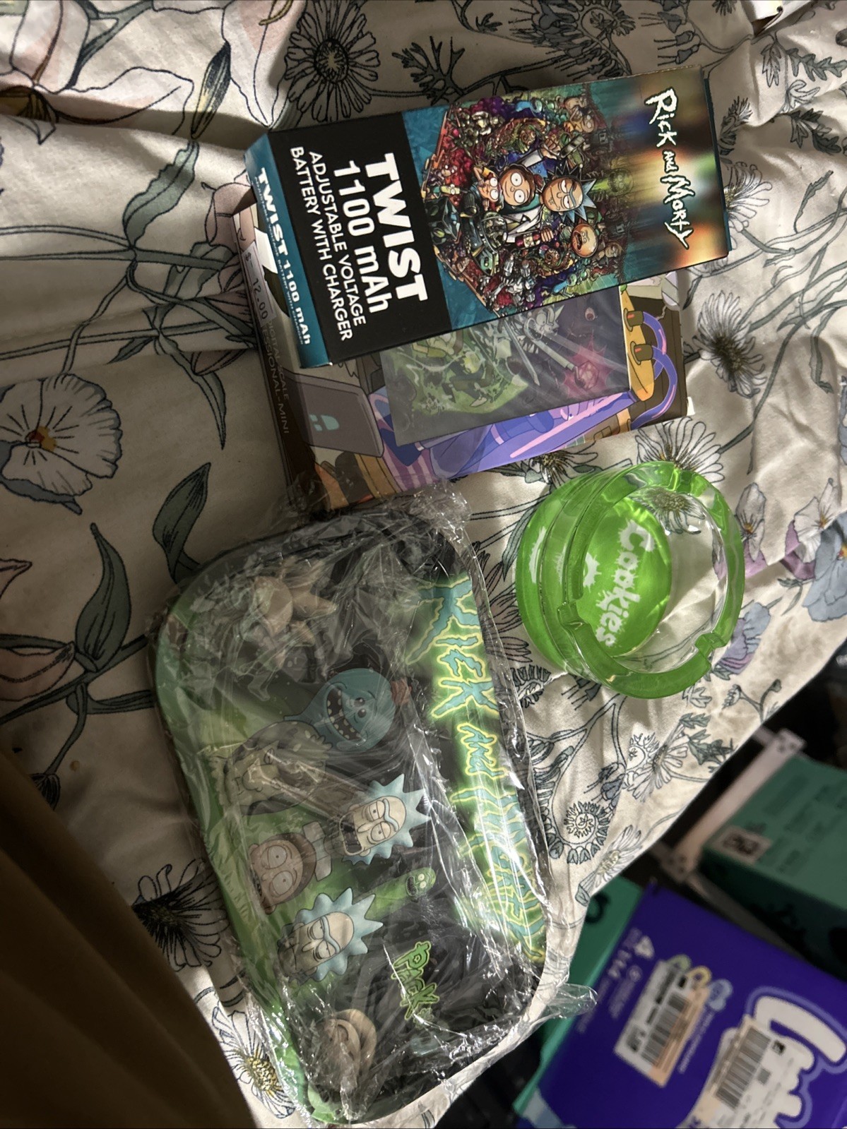 420 Friendly Bundles I Got Scales, Ash Trays , And Cartridge Batteries