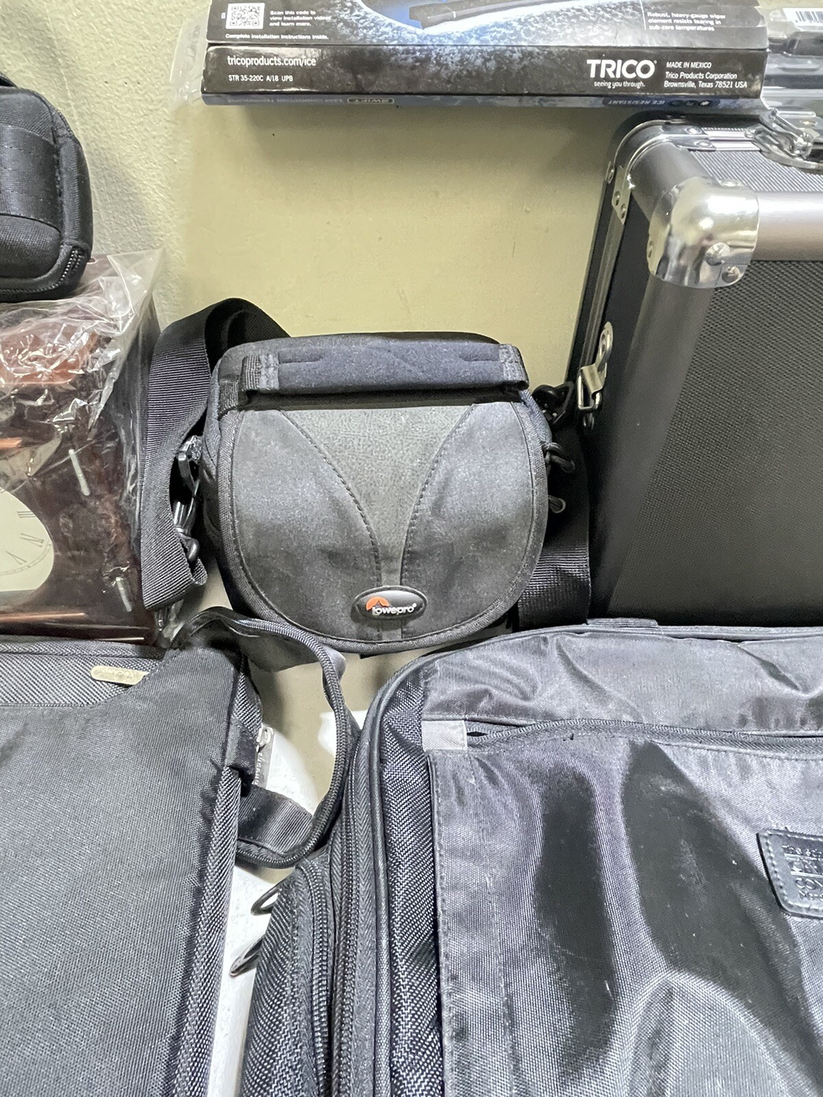 Amazon Wholesale Lot Of 21 Accessories Quartz Camera Bag