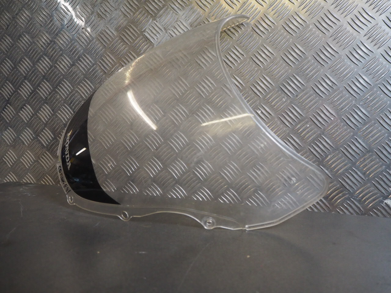 WINDSCREEN HONDA CBR600F4 99-00 64200-MBW-000 19386