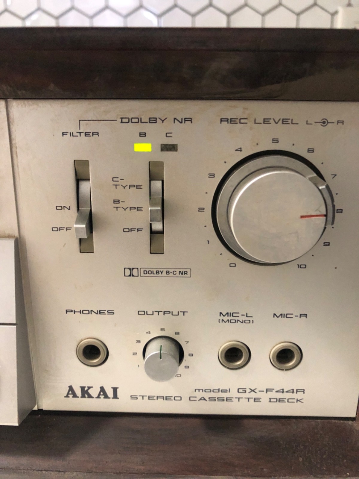 Vintage Electronics Akai GX-F44R is a high-quality, auto-reverse, 3-head stereo
