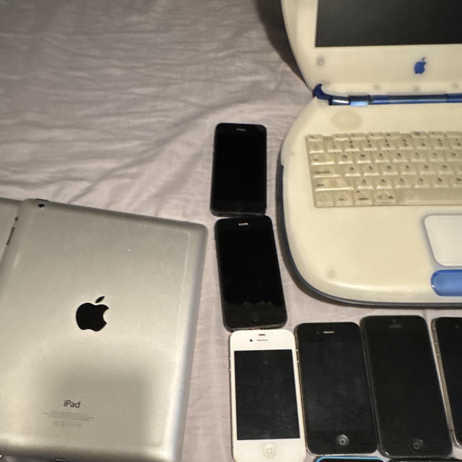 Apple Mixed Lot w/ Assorted iPhone, iPod, & other Devices.