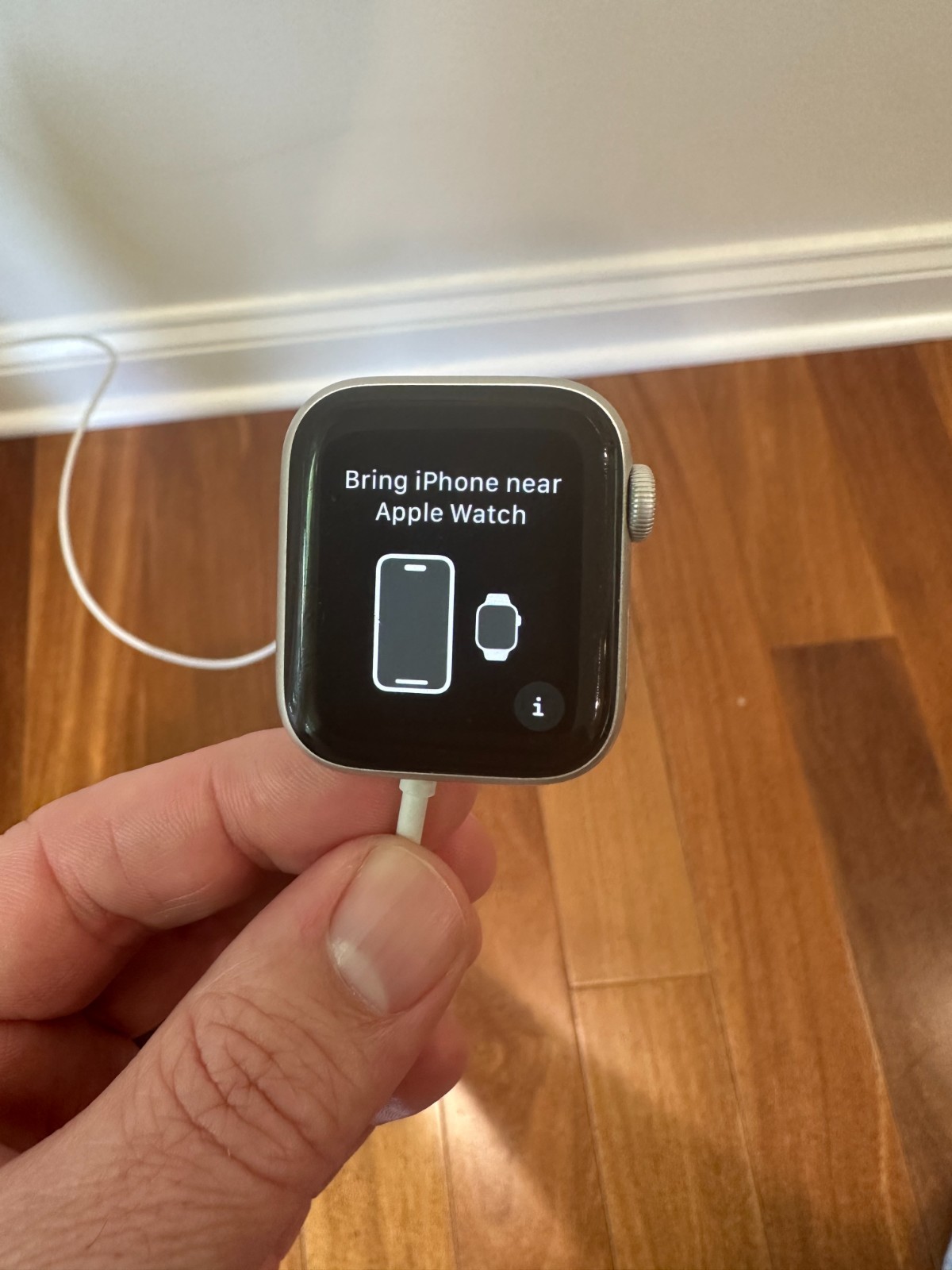 Apple Watch, Series 5, 40mm case, Silver Aluminum w/ band