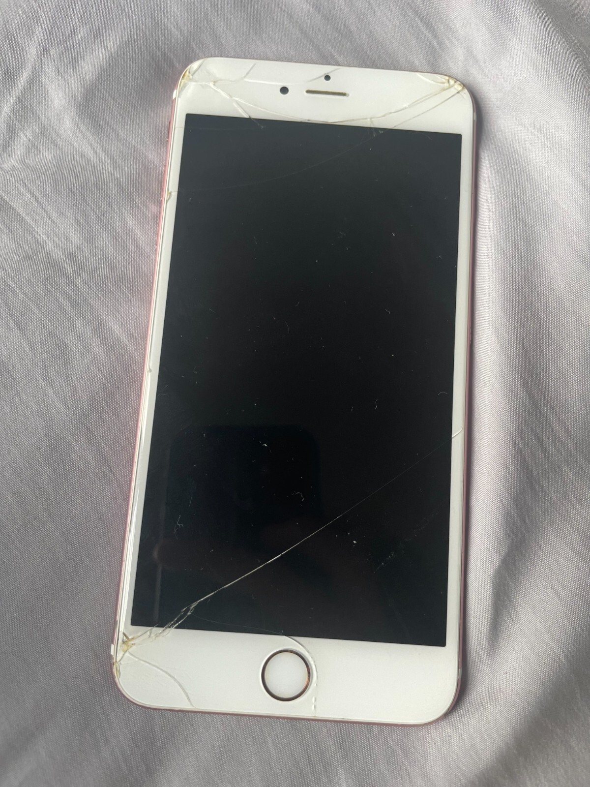 5 Used and Broken Iphones (2 Working, 3 Broken) 