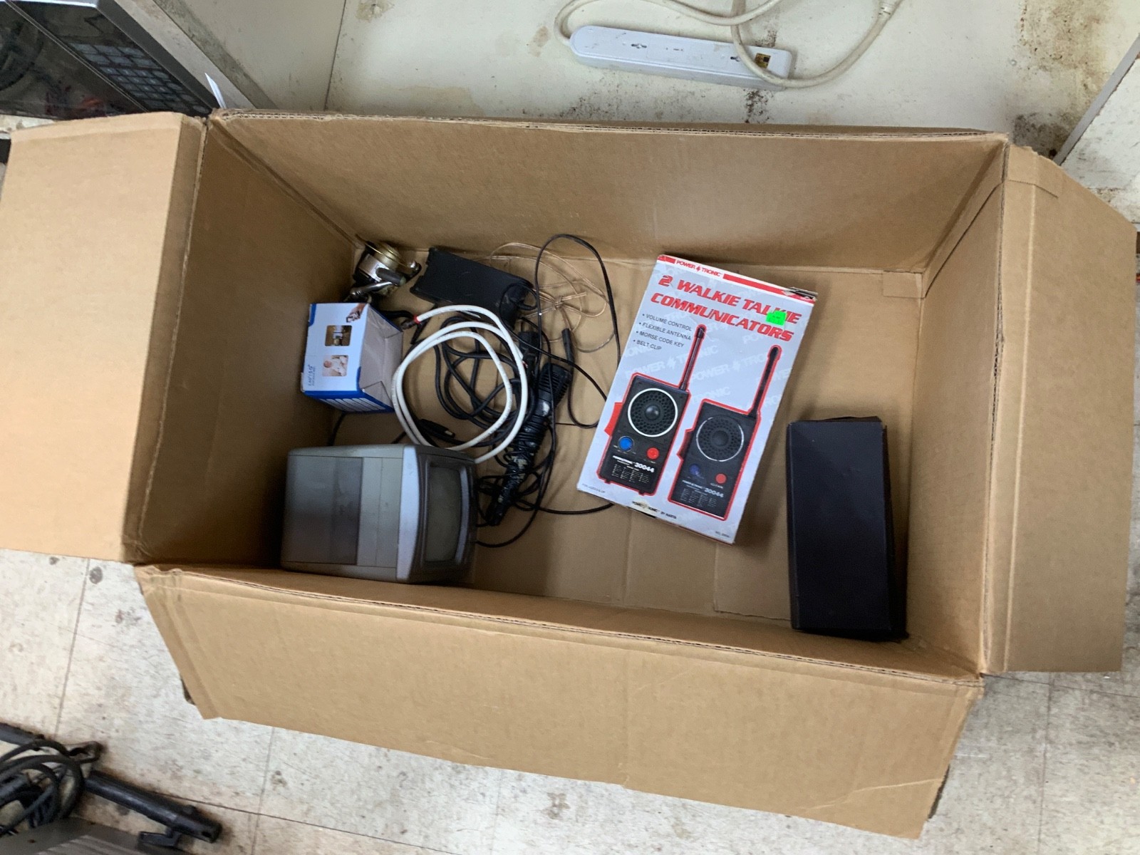 Mixed Lot of Assorted Electronics, adapters, and devices etc…