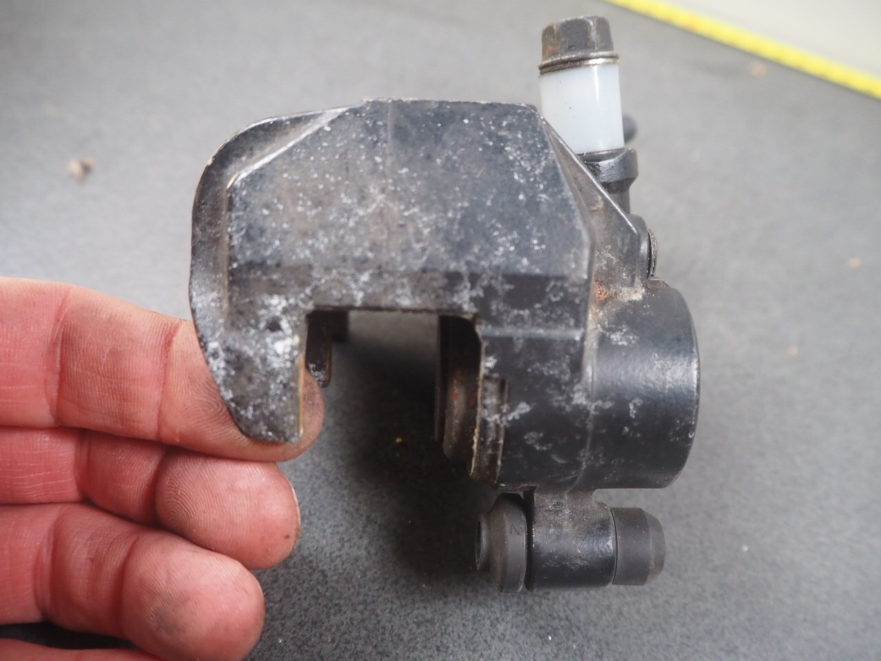 HONDA GL1500 1989 45201-MM5-006 CALIPER COMP. R. 11512