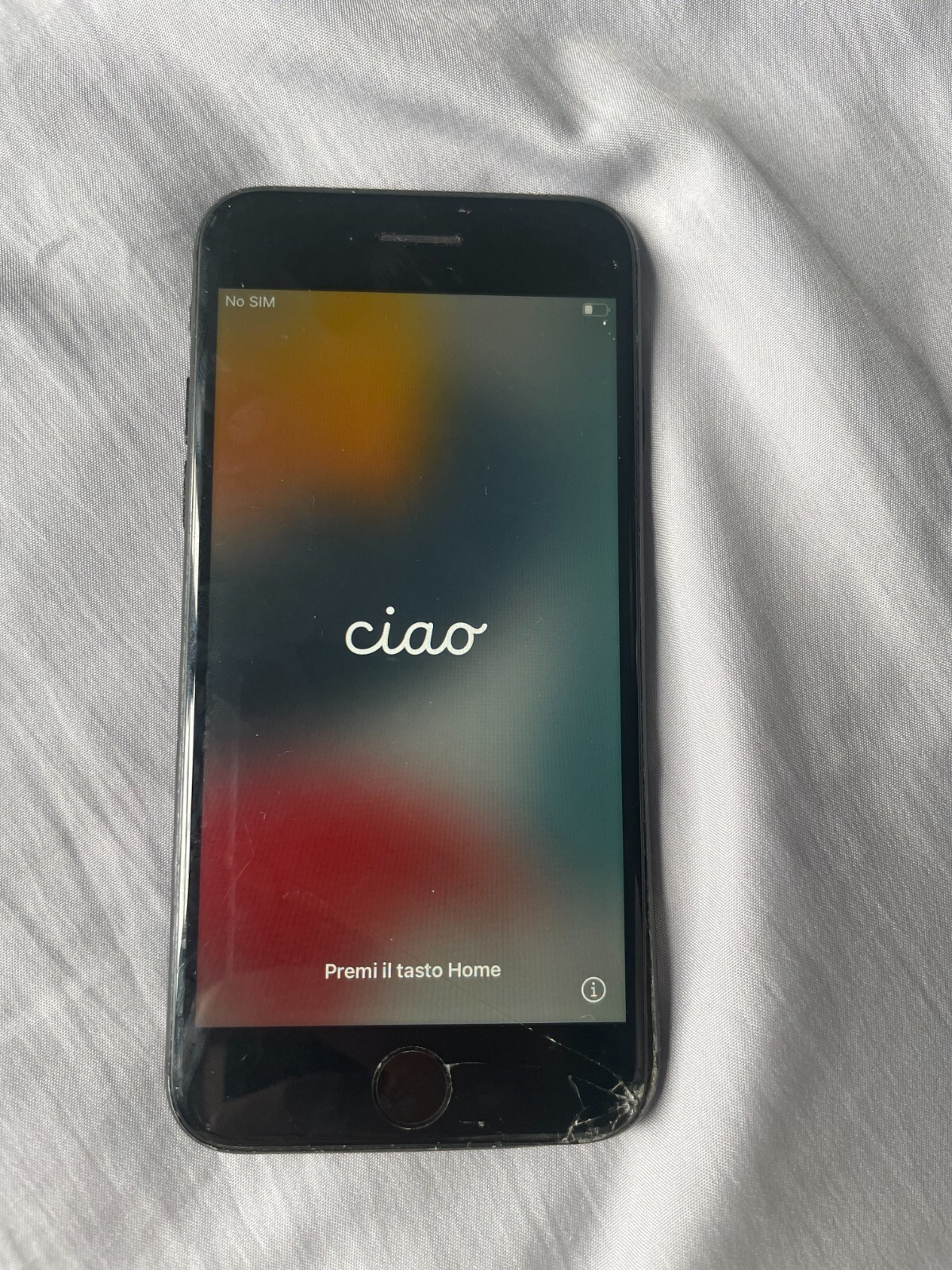 5 Used and Broken Iphones (2 Working, 3 Broken) 
