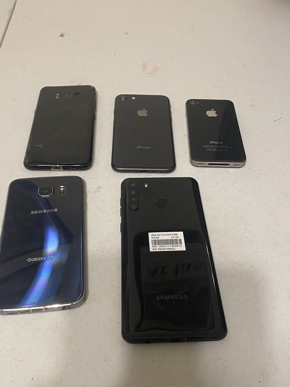 Mixed Electronics Lot iPhone 8 iPad Mini 2 HP Laptop +++ Working For Parts