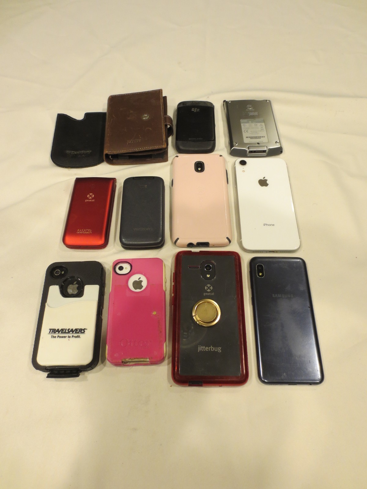 Lot of Amazon Kindles, iPhones, Samsung Android, Blackberry, PalmOne PDA, iPad
