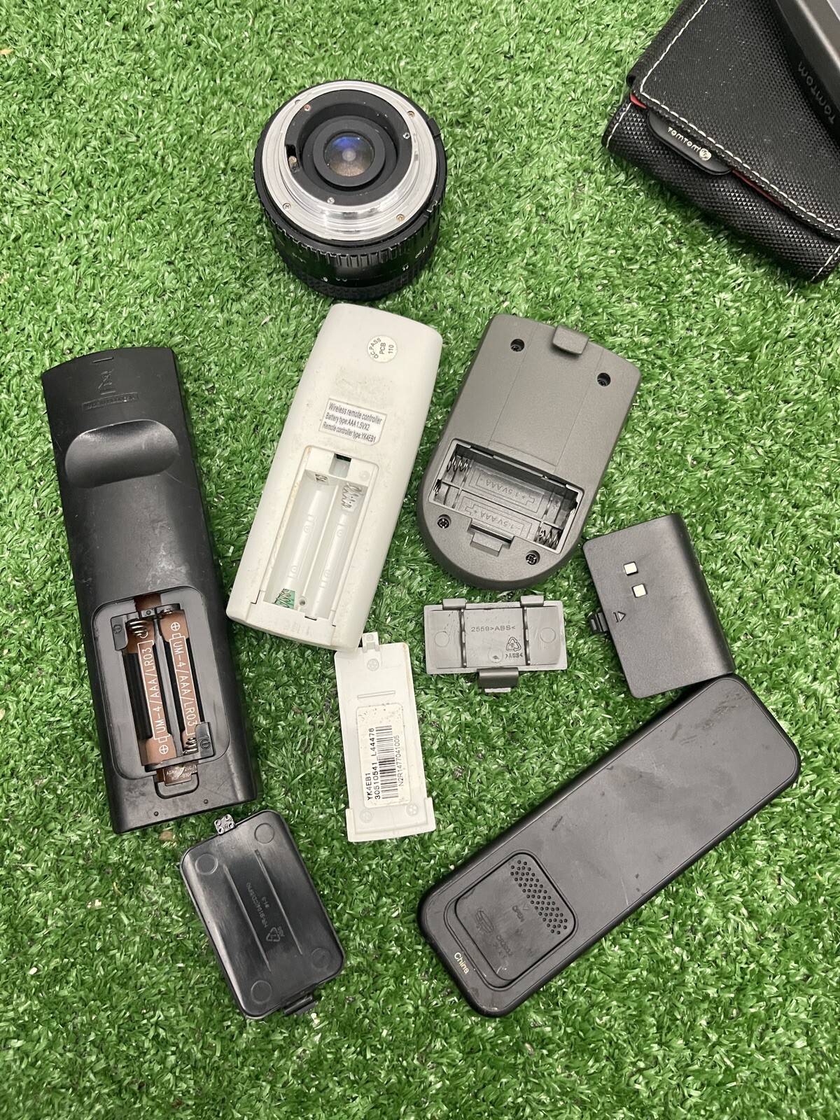 Lots Of Different Items-What You See In The Pictures Are What You Get.-Lot #01