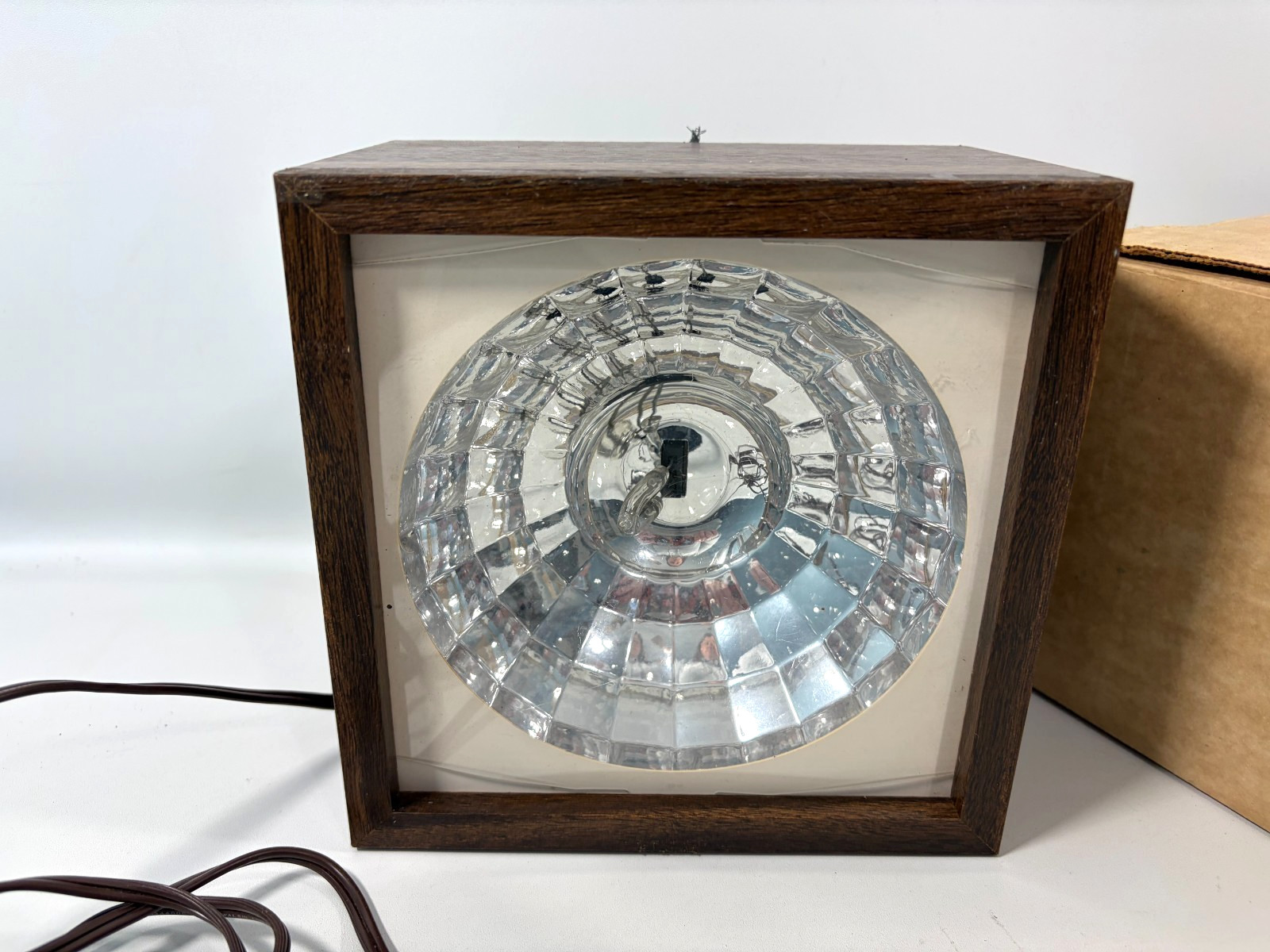 Vintage Realistic Wide Angle Strobe Walnut Veneer Finish 42-3009A WORKS