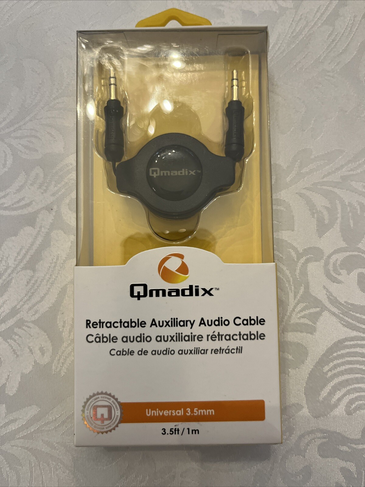 Qmadix Retractable Auxiliary Audio Cable 3.5mm Black NIB