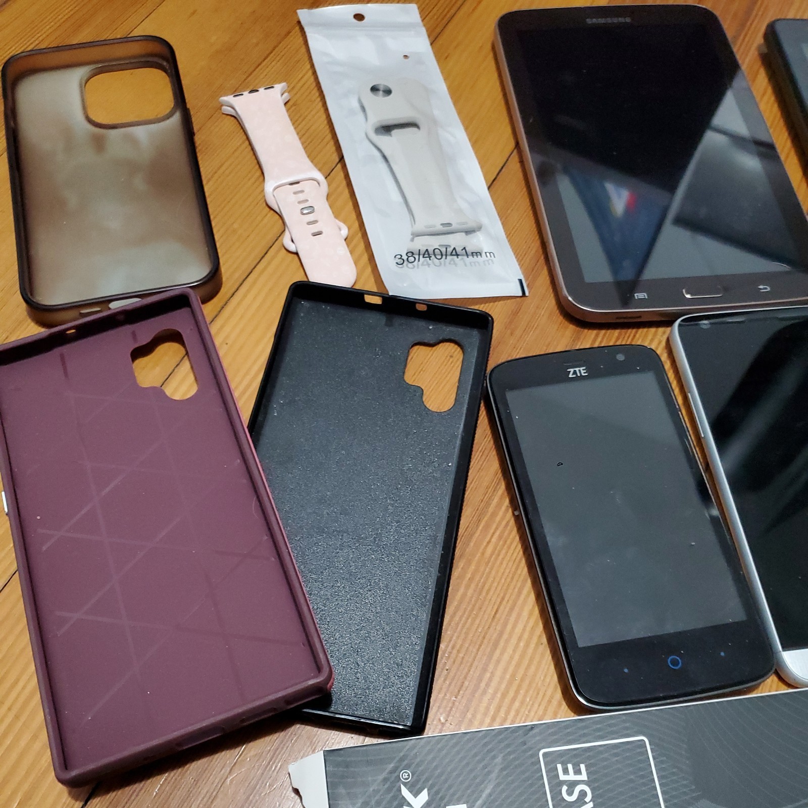 Lot of 6 phones and 2 tablets, LG, Samsung, ZTEE, RC*A