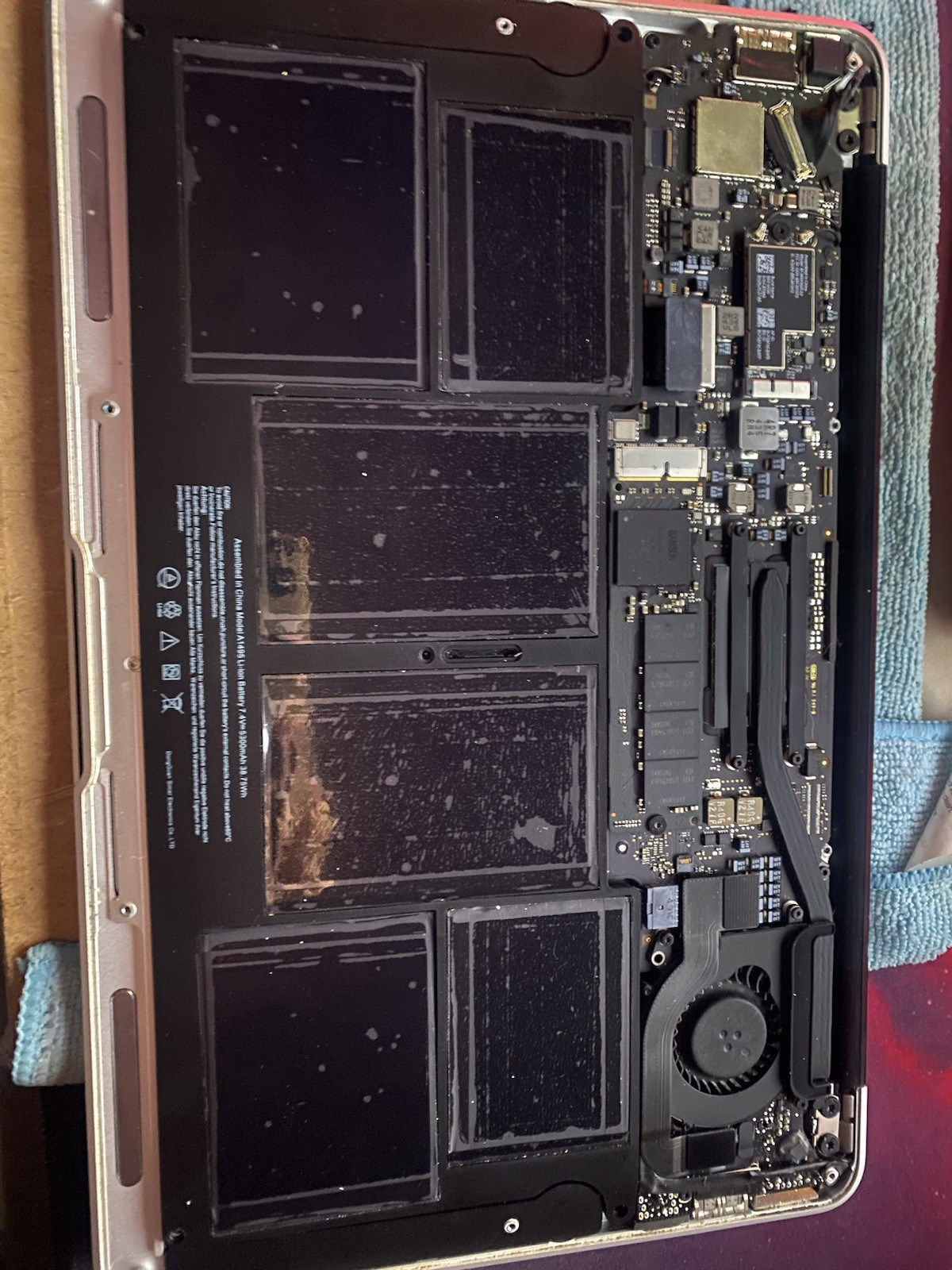 Lot Of Mixed Apple Products MacBook iPhoneParts/Repair *READ* See Pictures as-is