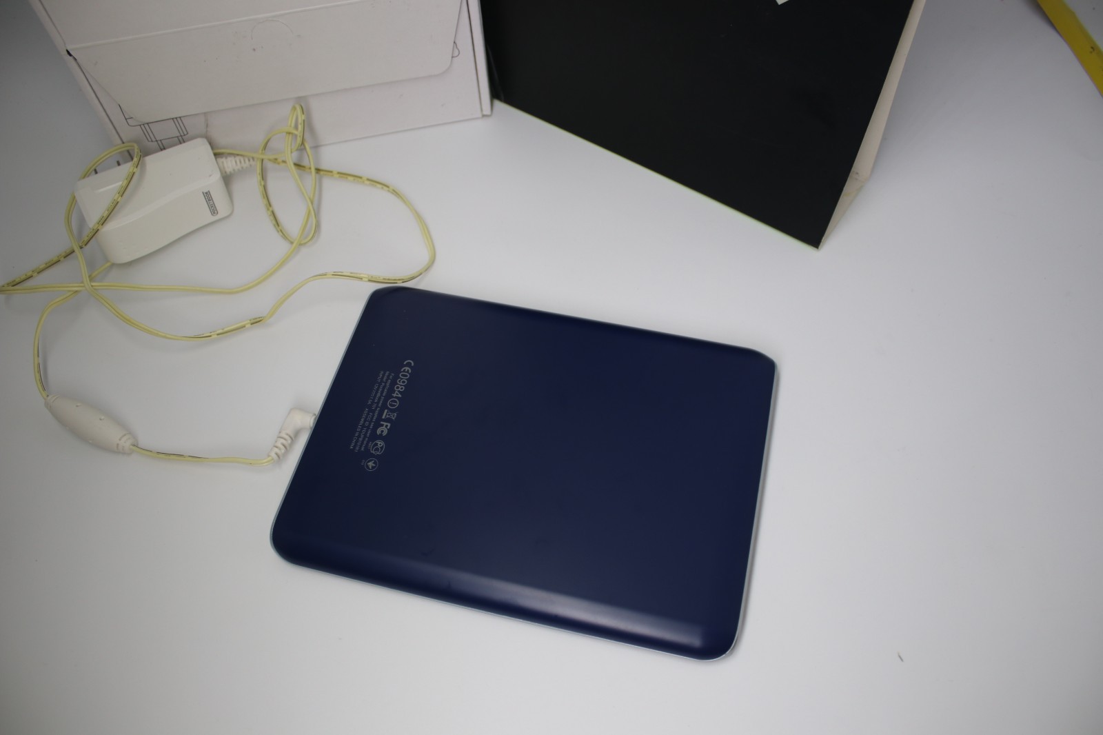 IQ blue navy Pocket Book 701 with charger dark blue pb701dben electronic