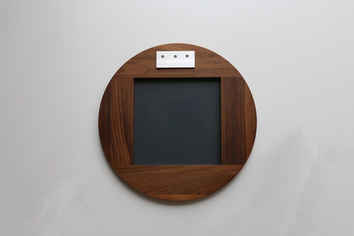 PLAIN Round Mirror Ø79cm Walnut – Discontinued 20% Off