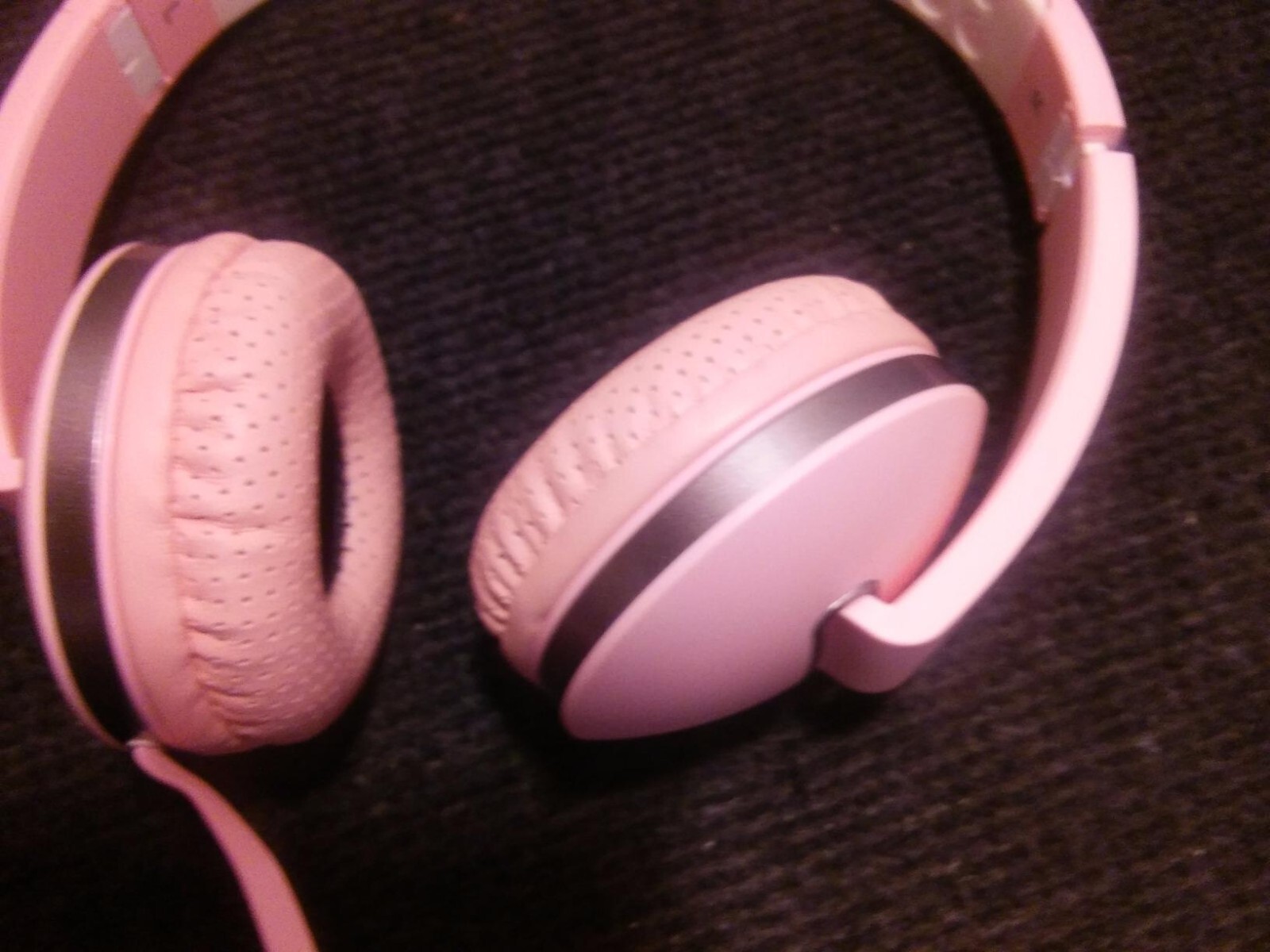 Gorsun Lightweight Sport Headphones with Soft Sweat Proof Earpads – Pink